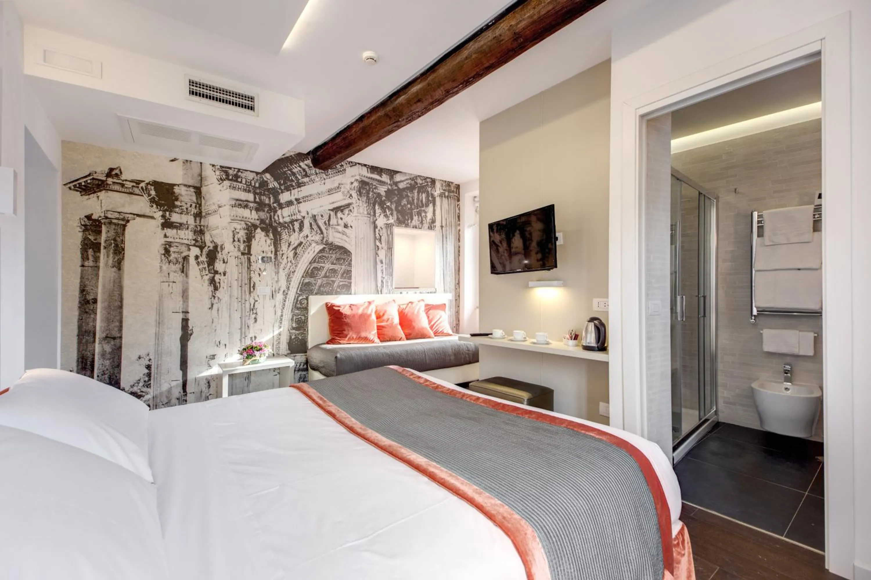 Photo of the whole room, Bed in Albergo Abruzzi