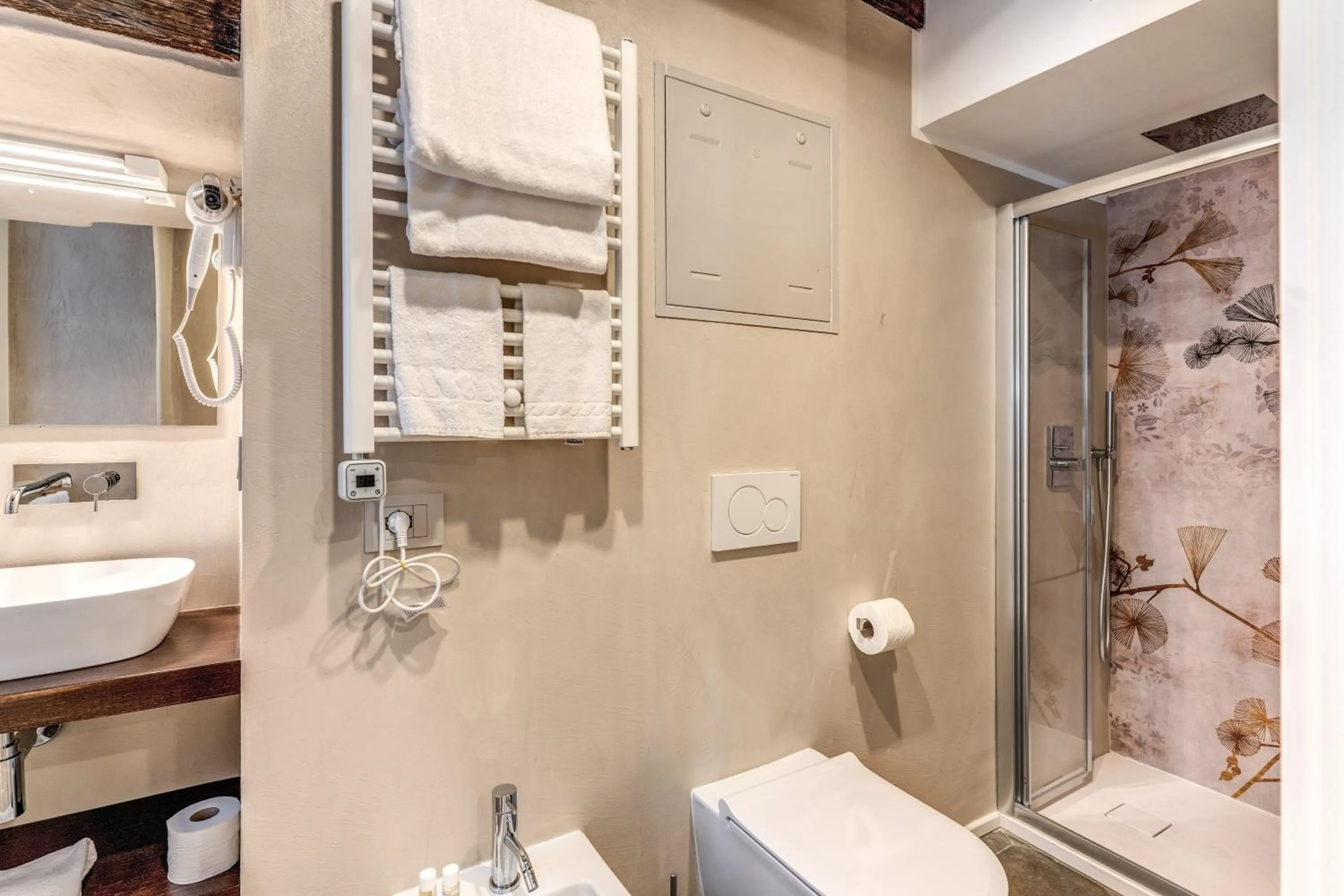 Shower in Albergo Abruzzi