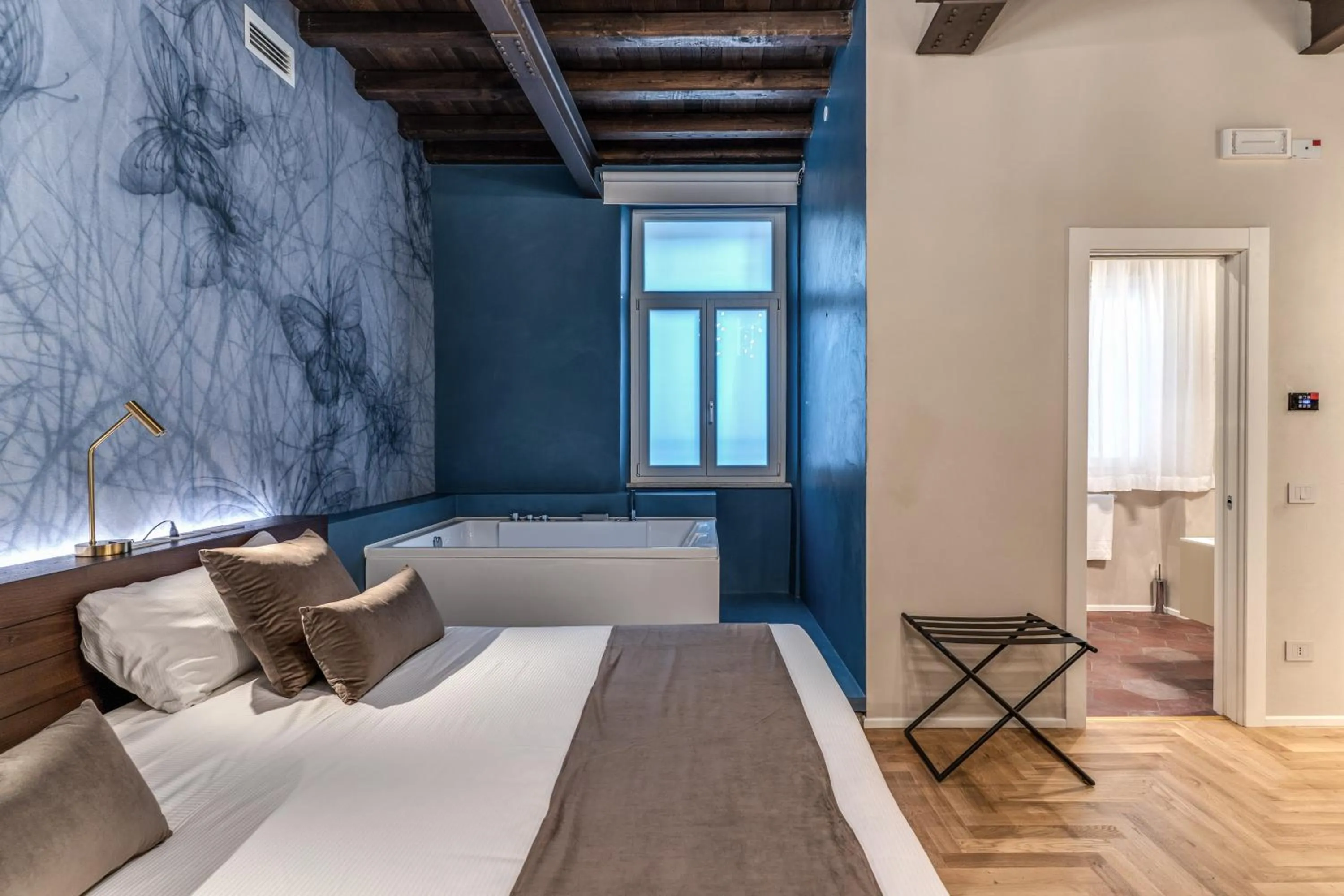 Hot Tub, Bed in Albergo Abruzzi