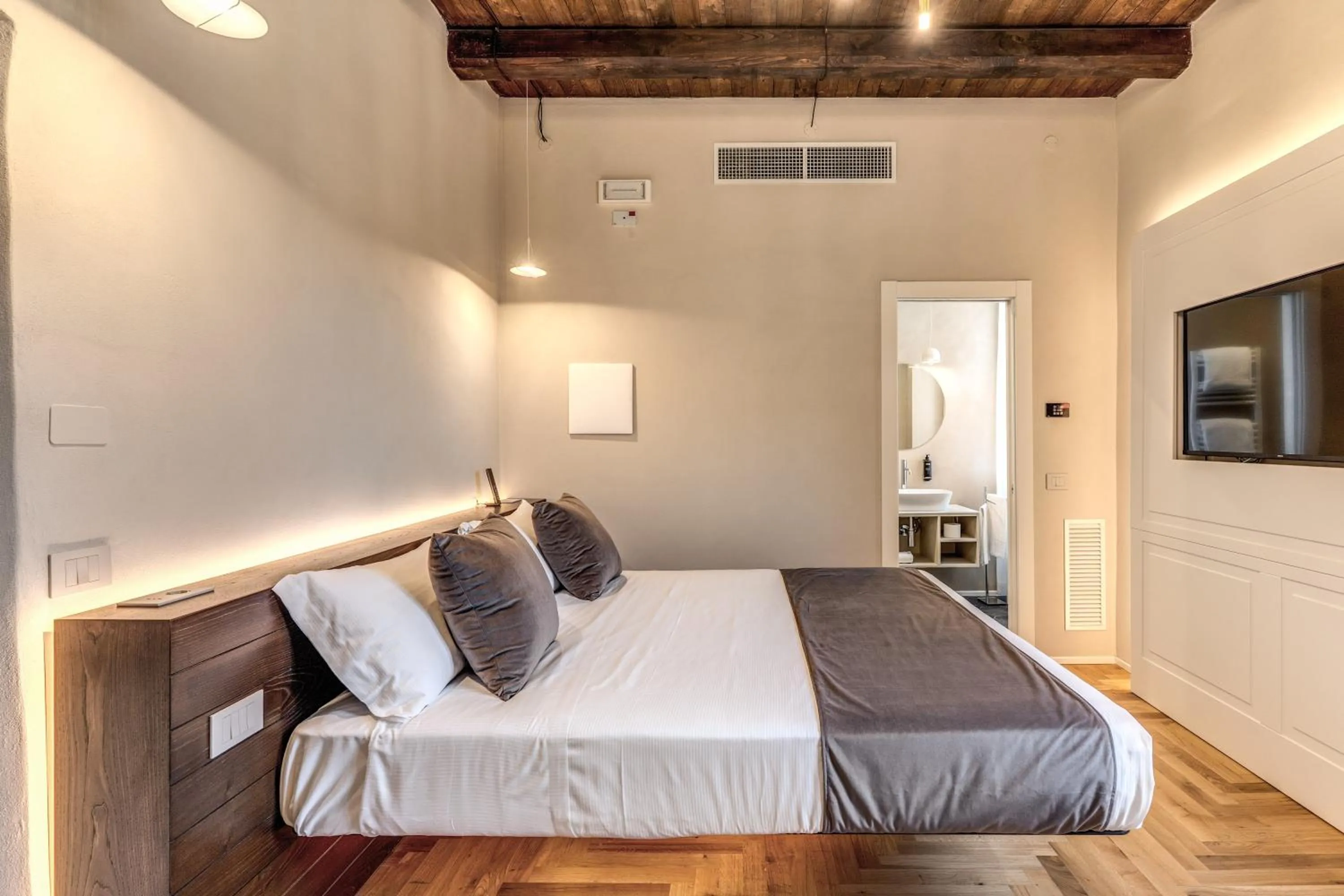 TV and multimedia, Bed in Albergo Abruzzi