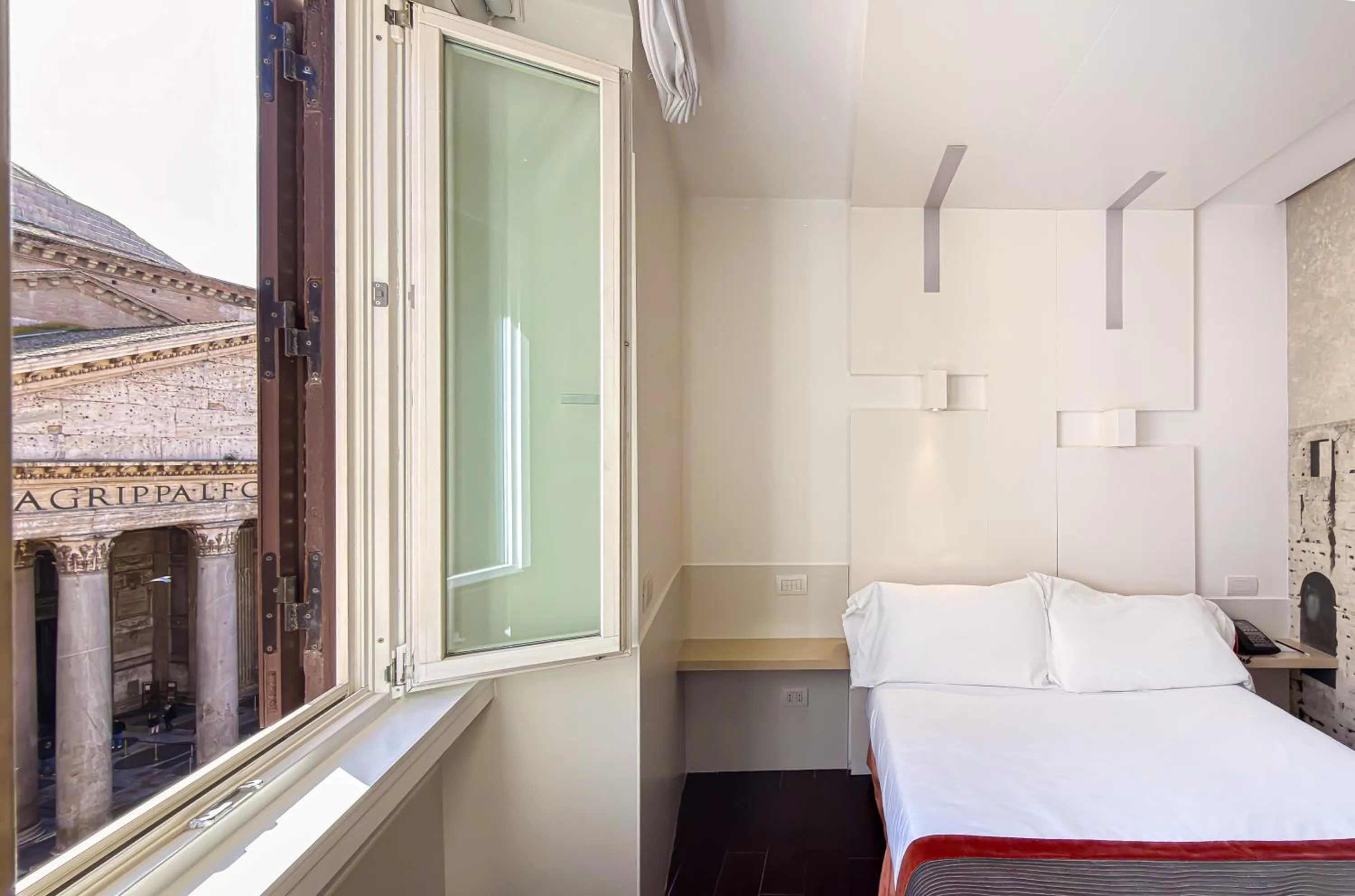View (from property/room), Bed in Albergo Abruzzi