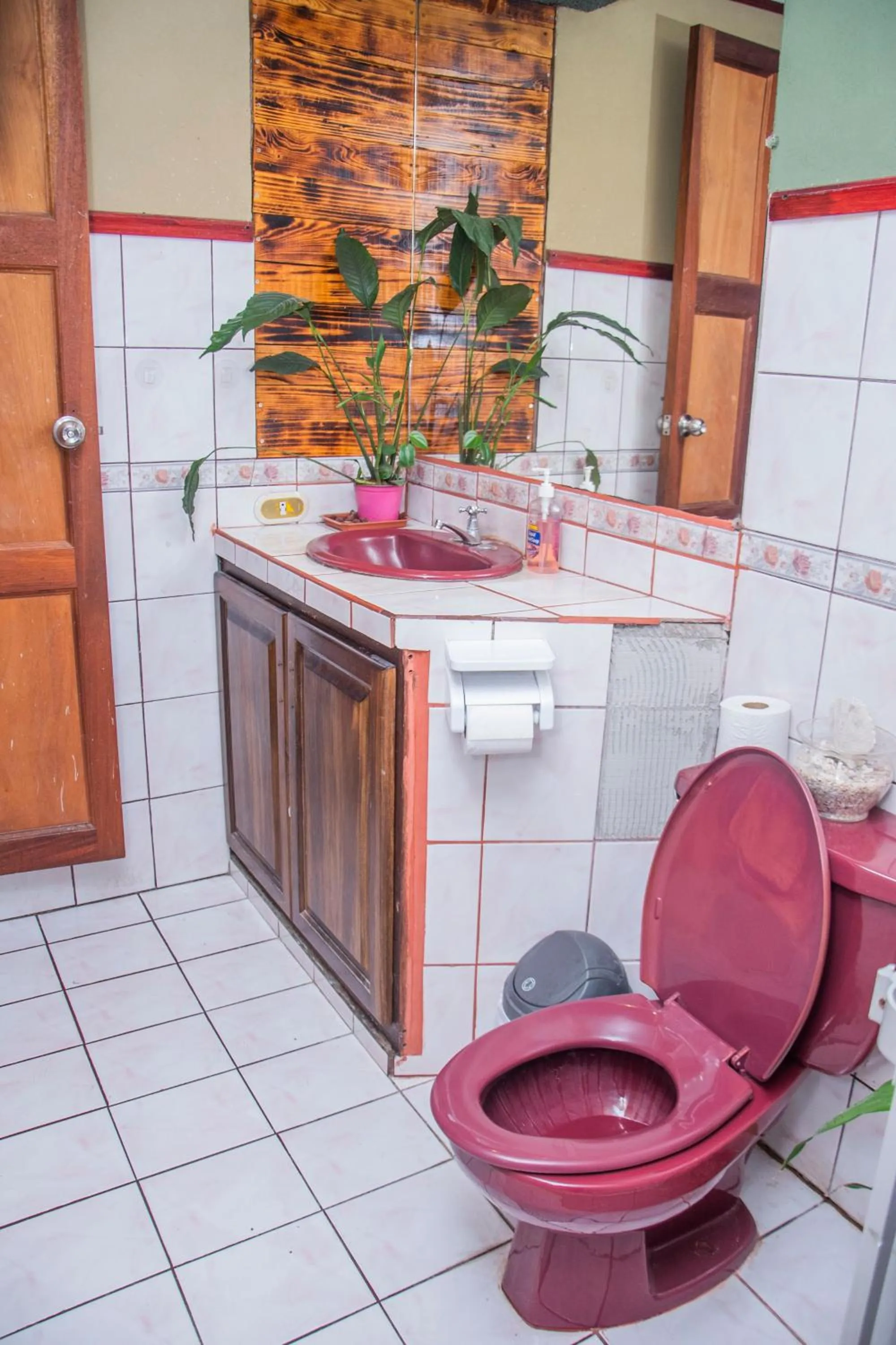 Bathroom in Gardens House, Airport Juan Santamaría, Alajuela, San José