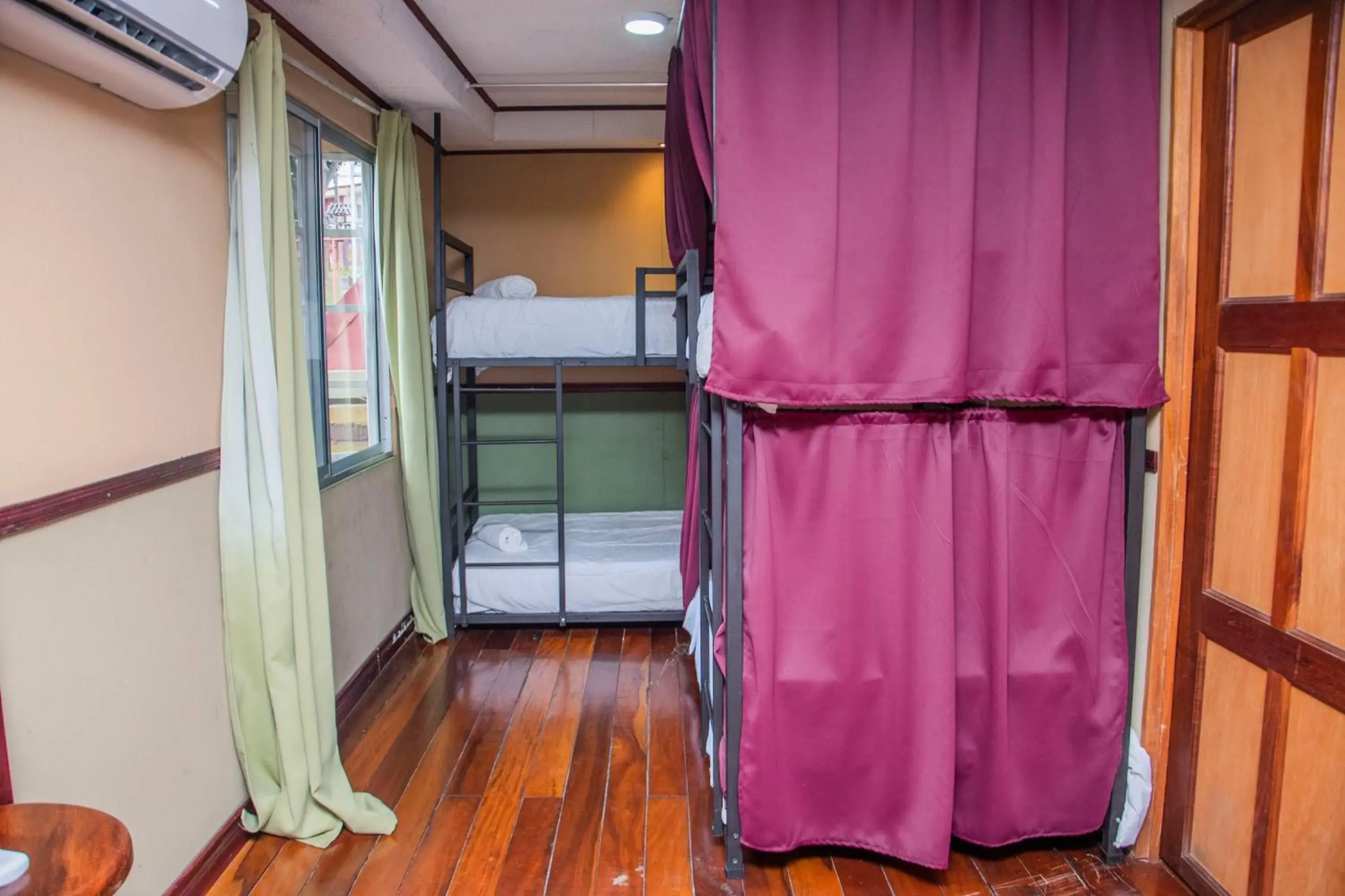 10-Bed Mixed Dormitory Room - single occupancy in Gardens House, Airport Juan Santamaría, Alajuela, San José 10-Bed Mixed Dormitory Room - single occupancy in Gardens House, Airport Juan Santamaría, Alajuela, San José