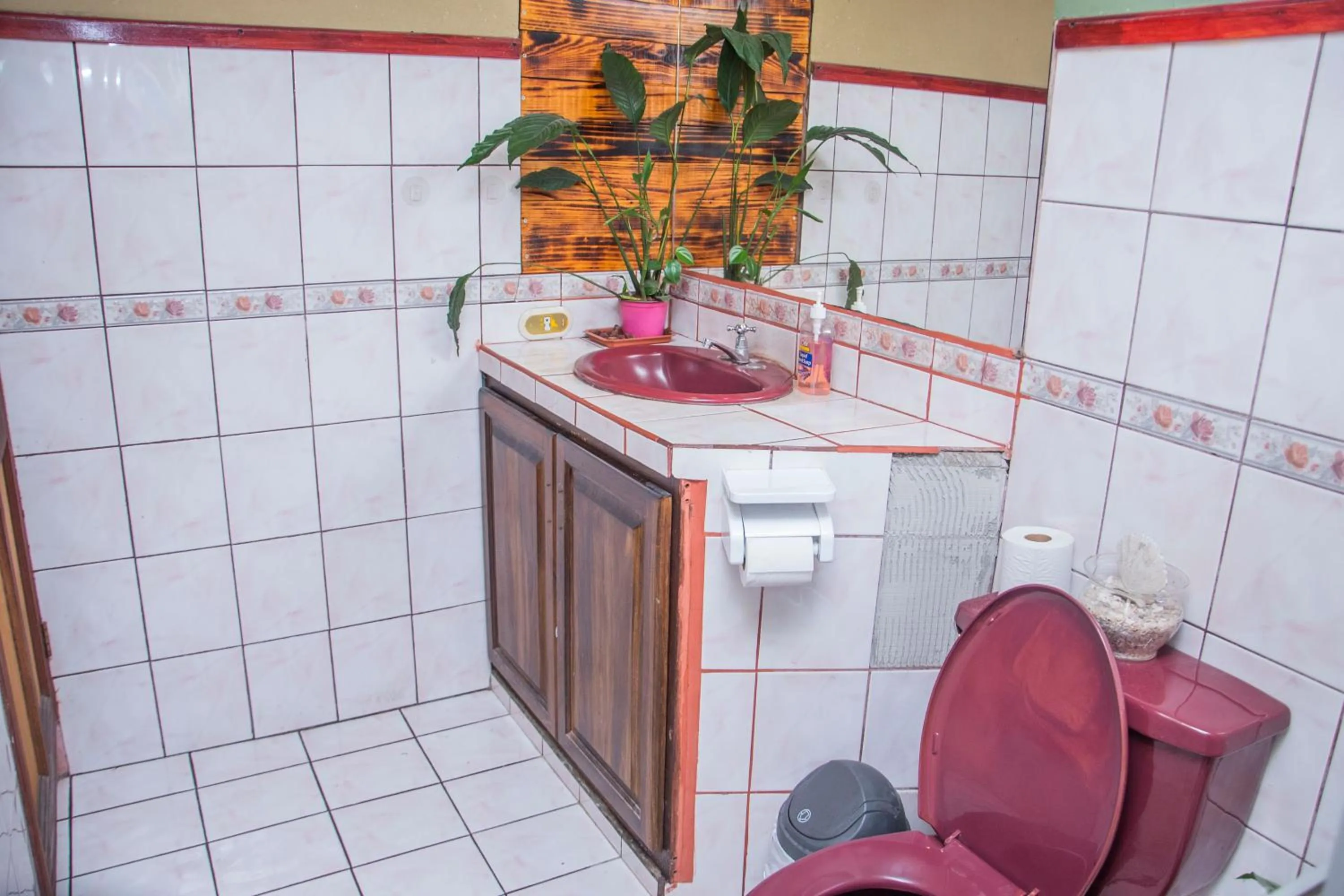 Bathroom in Gardens House, Airport Juan Santamaría, Alajuela, San José