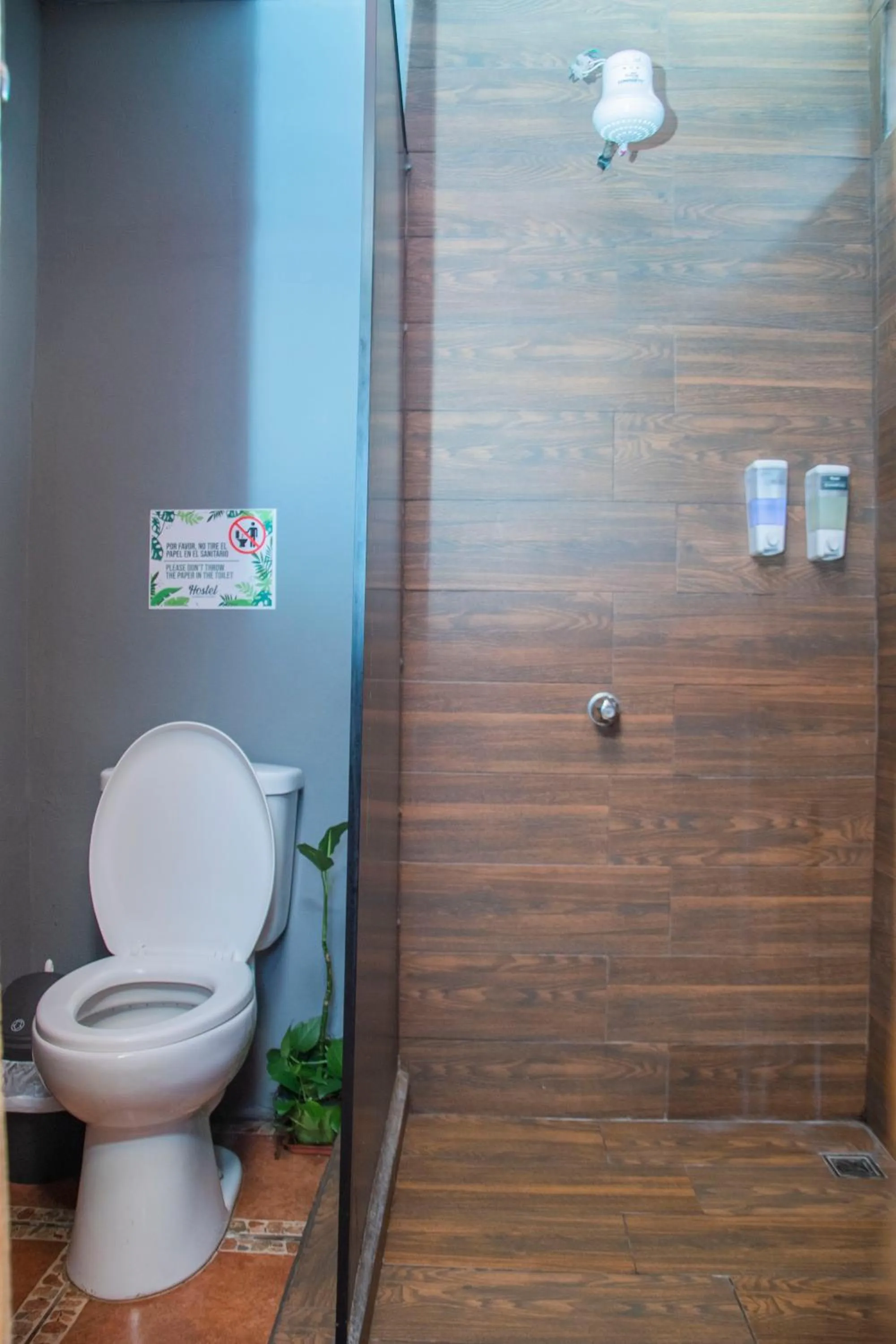 Toilet in Gardens House, Airport Juan Santamaría, Alajuela, San José