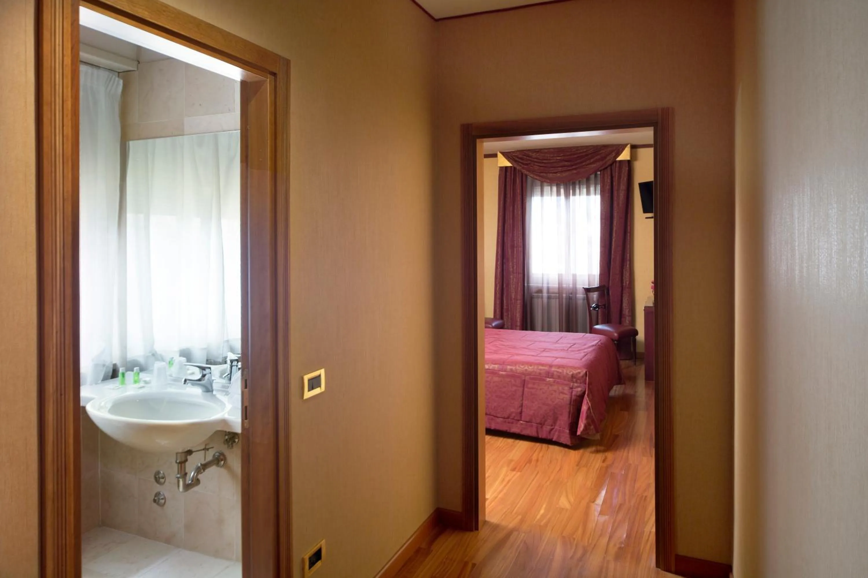 Bedroom in Hotel De Paris