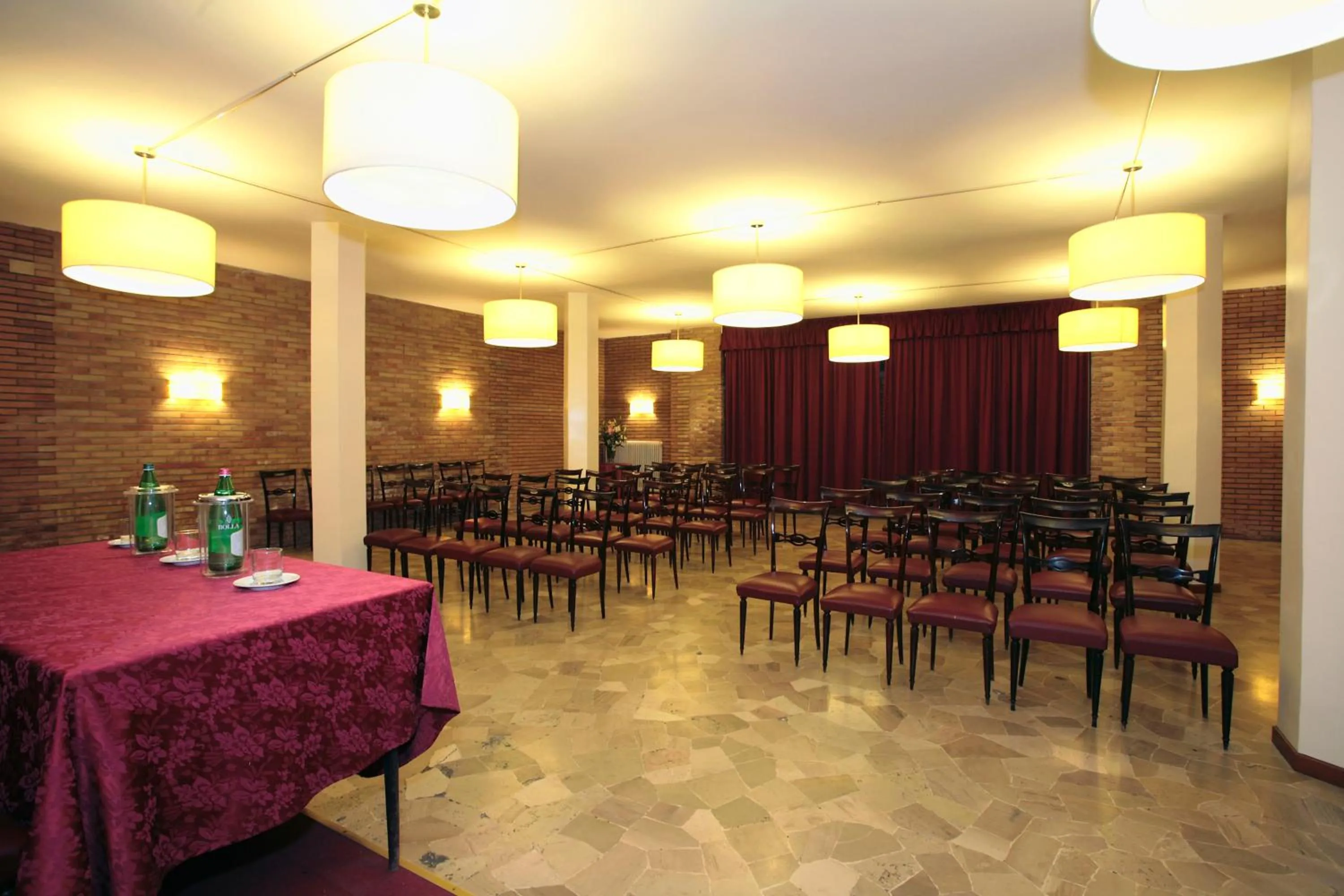 Business facilities in Hotel De Paris