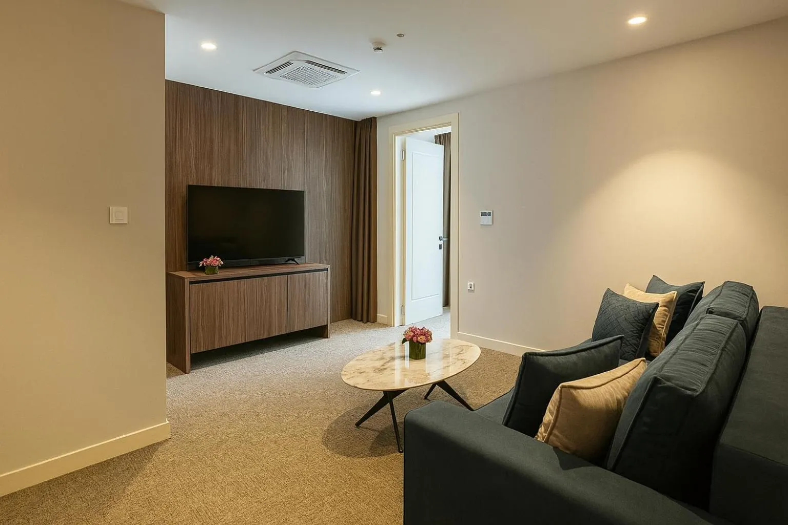 Communal lounge/ TV room in Hotel Riva