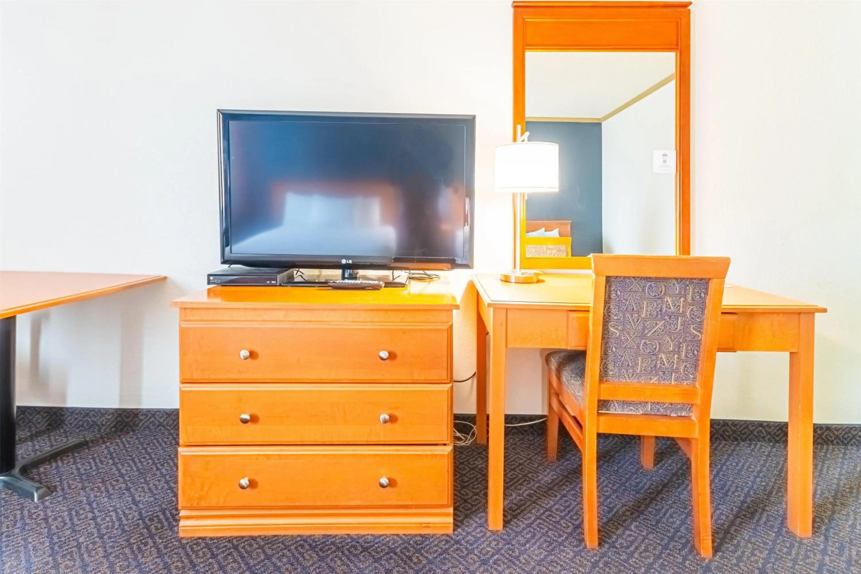 Photo of the whole room in Days Inn by Wyndham Drayton Valley