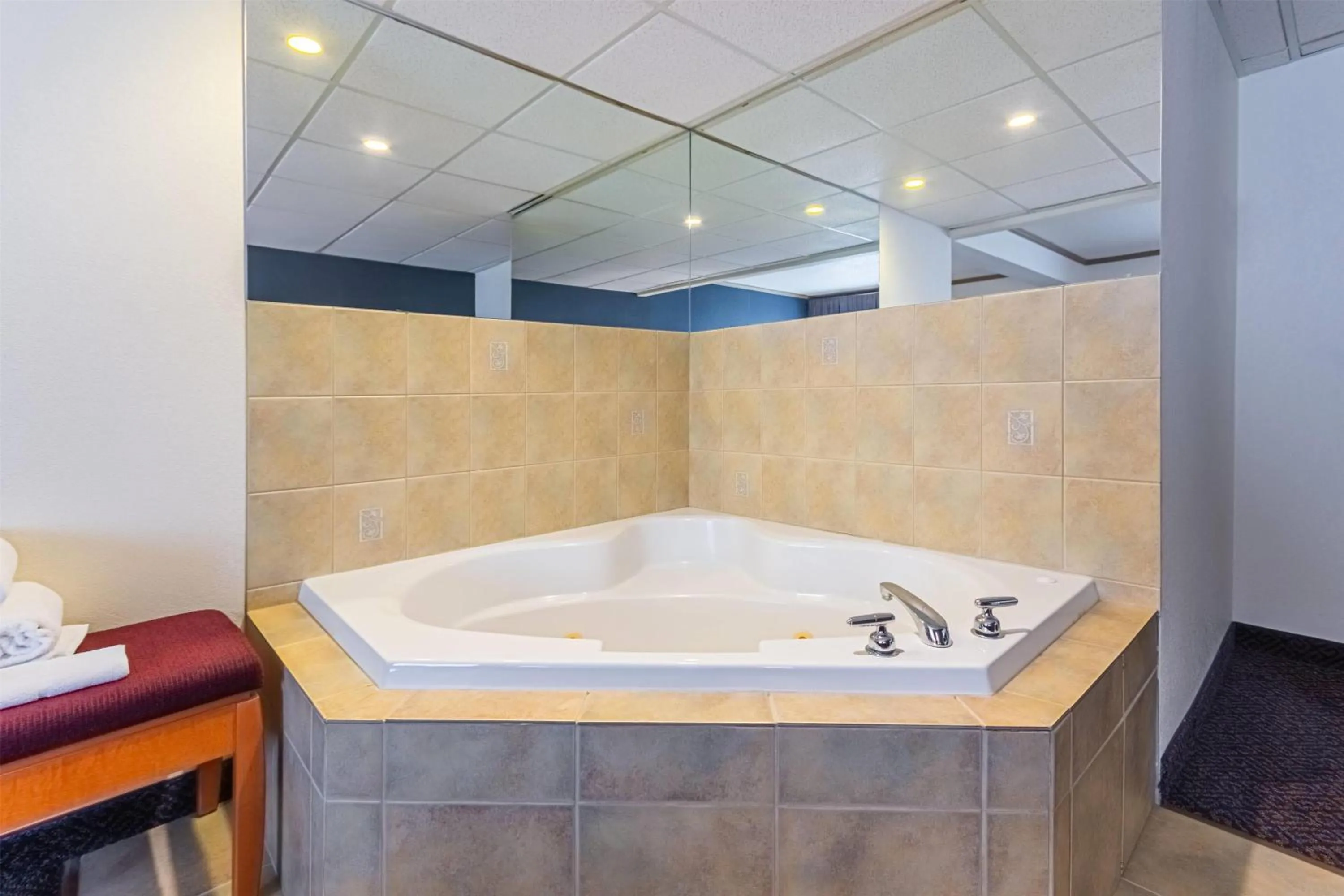 Photo of the whole room in Days Inn by Wyndham Drayton Valley