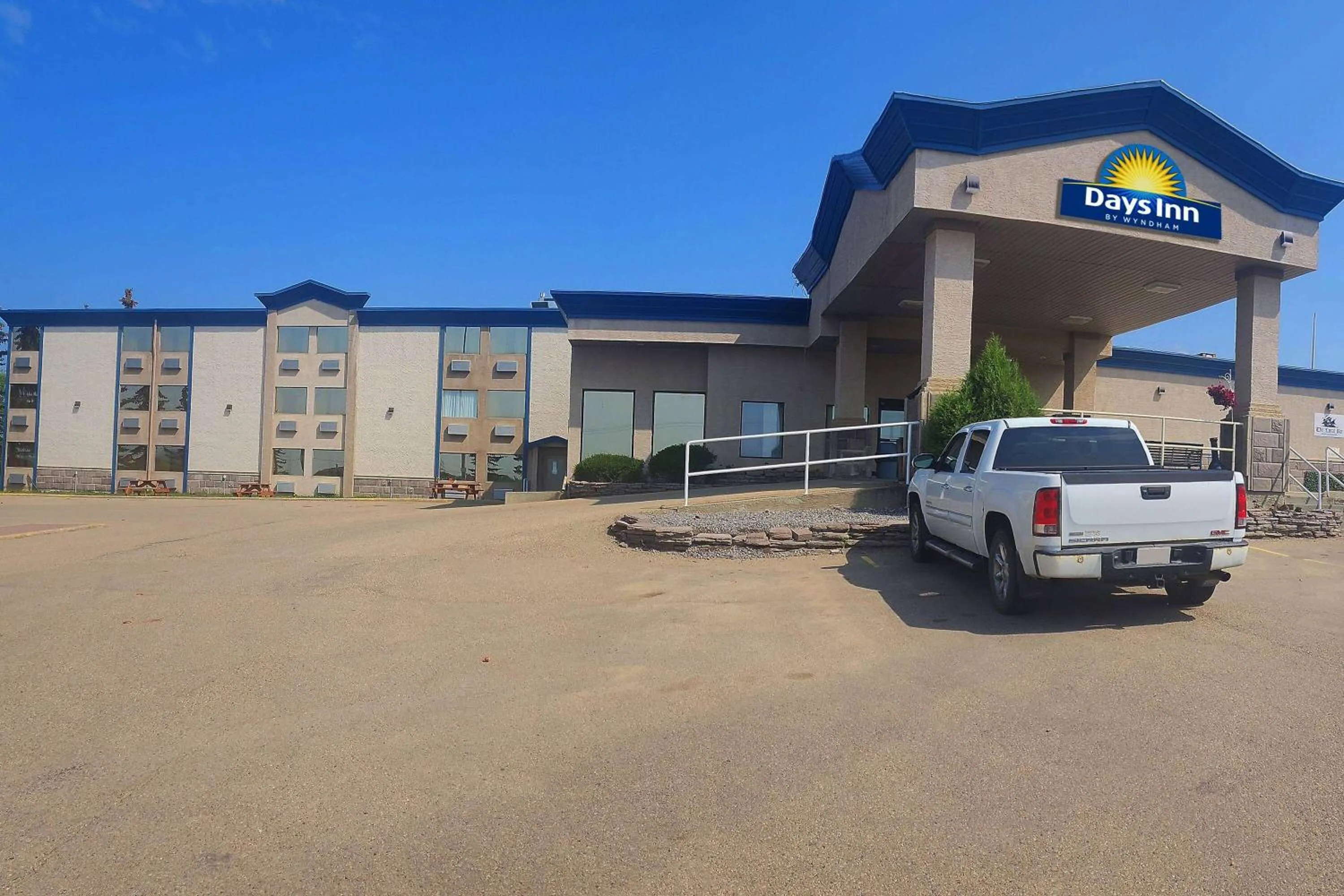 Property building in Days Inn by Wyndham Drayton Valley