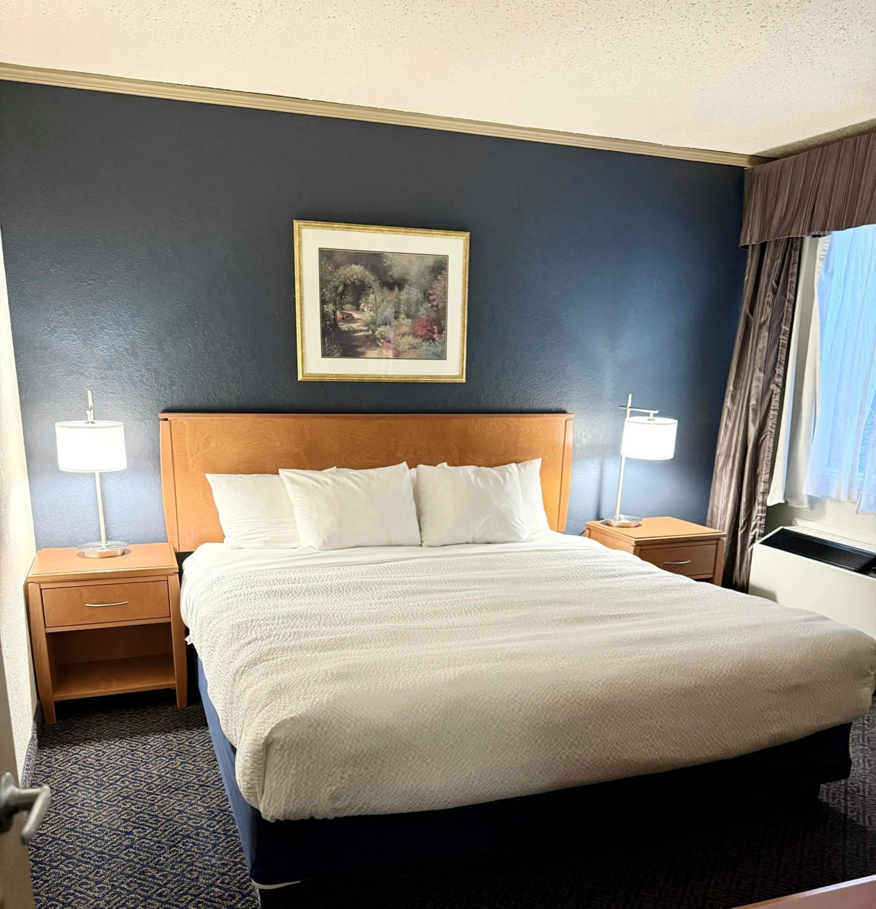 Bed in Days Inn by Wyndham Drayton Valley