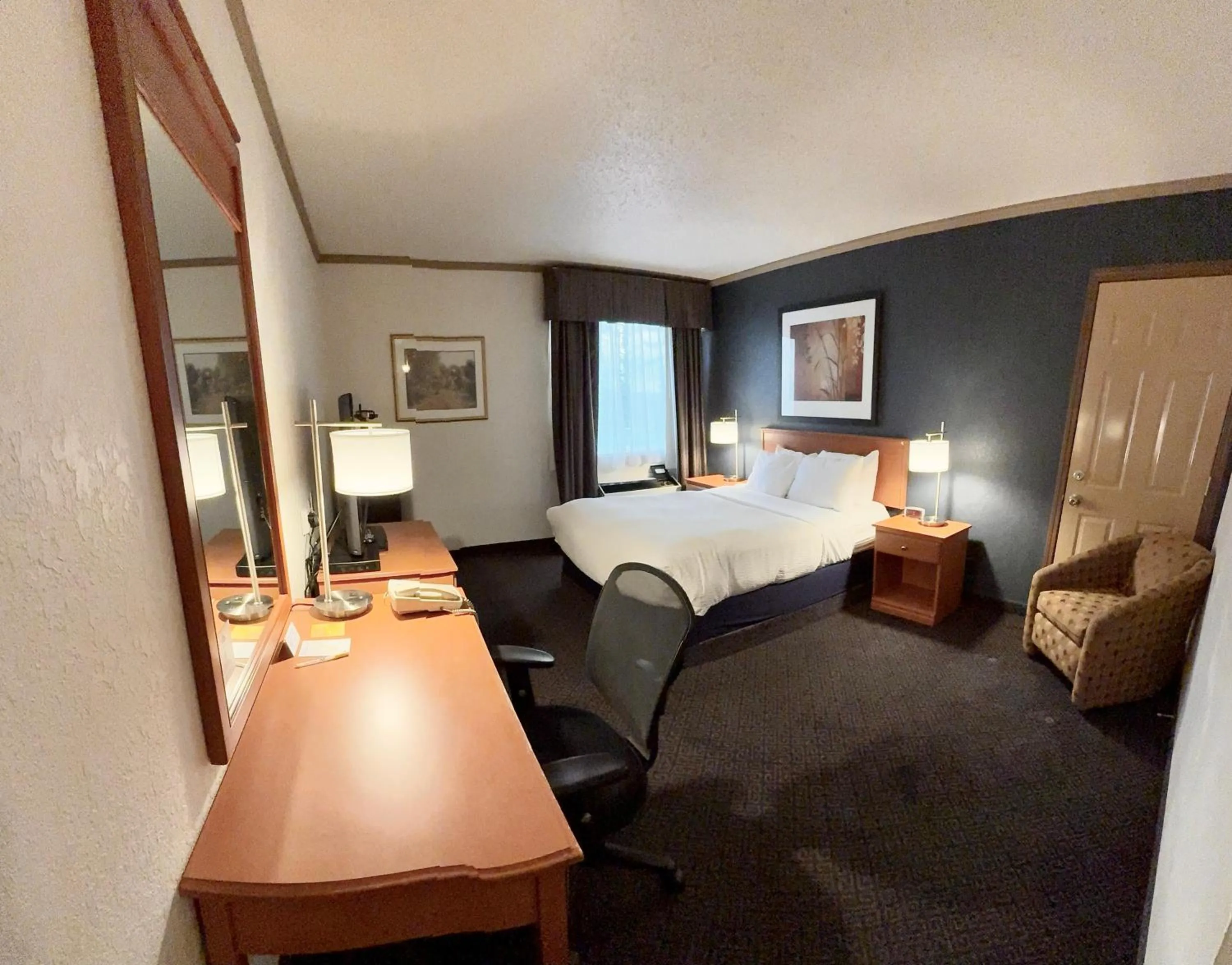 Bed in Days Inn by Wyndham Drayton Valley