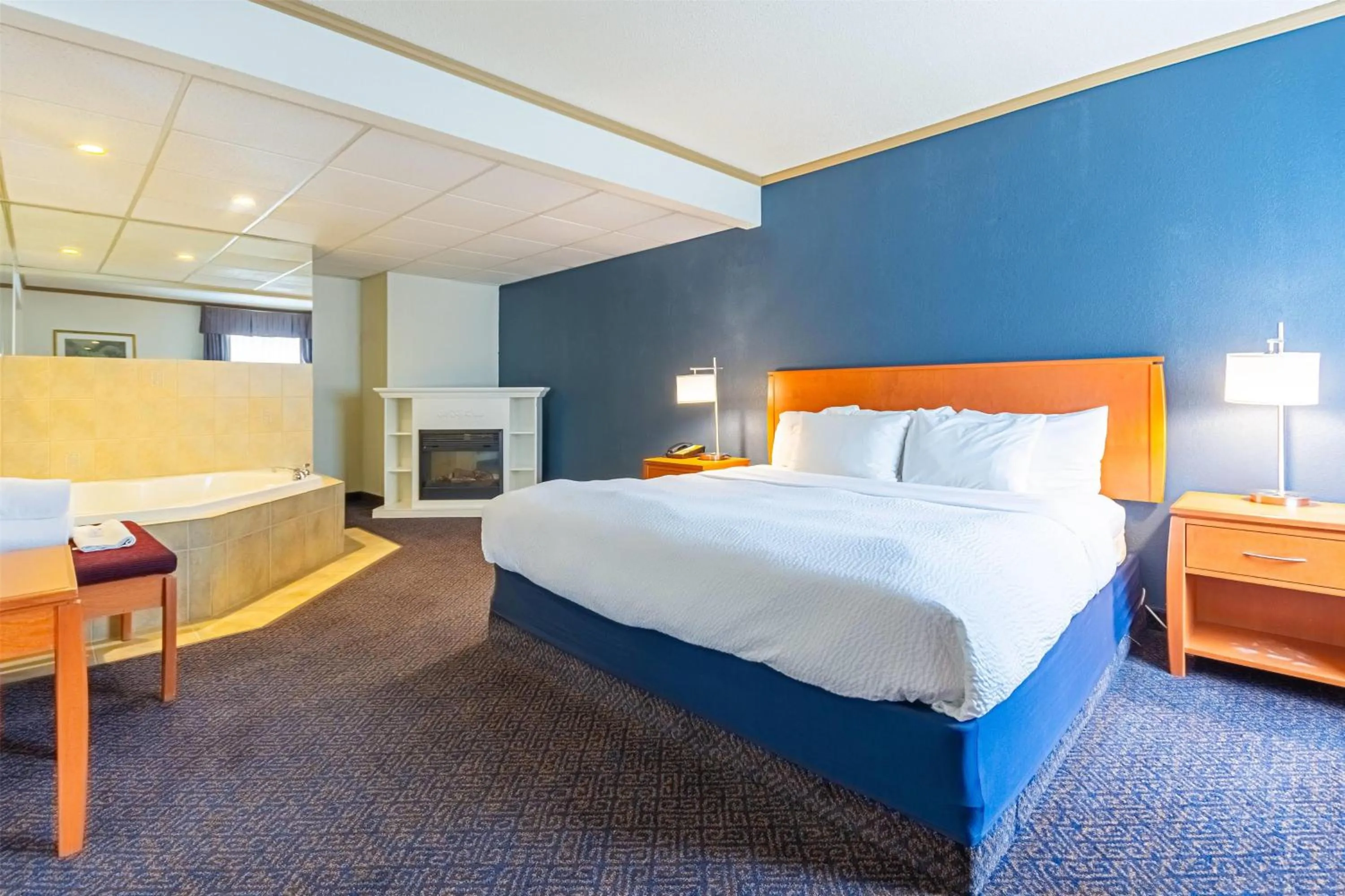Photo of the whole room, Bed in Days Inn by Wyndham Drayton Valley