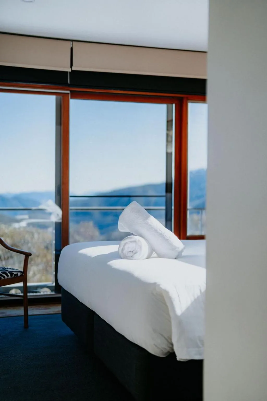 Bed in Alpine Woodsmoke Apartments