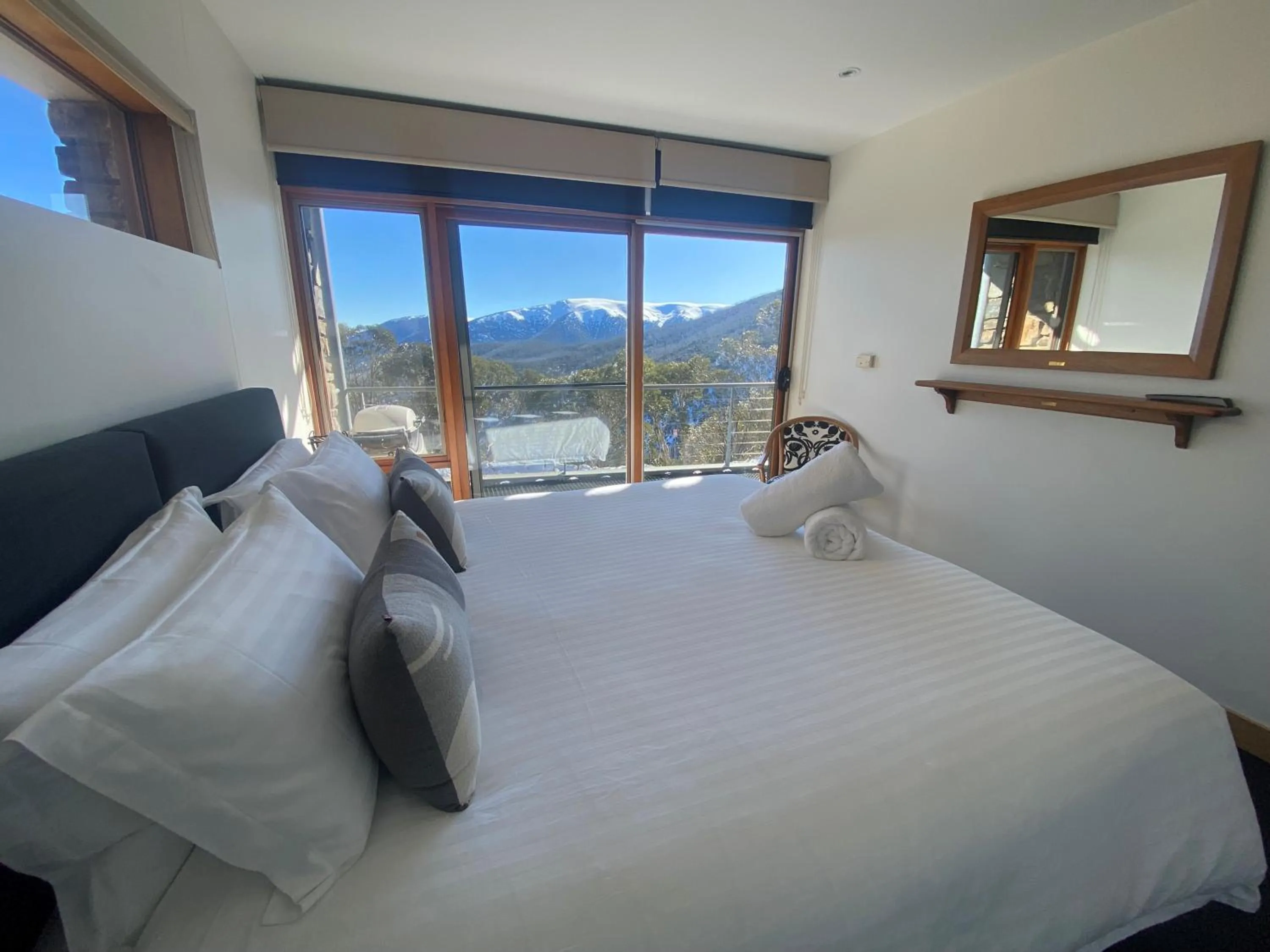 Bedroom in Alpine Woodsmoke Apartments