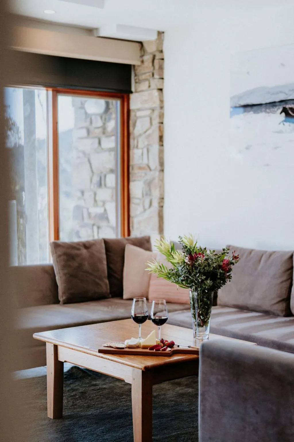 Living room in Alpine Woodsmoke Apartments