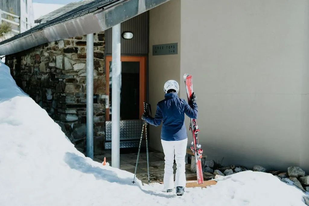 Facade/entrance in Alpine Woodsmoke Apartments