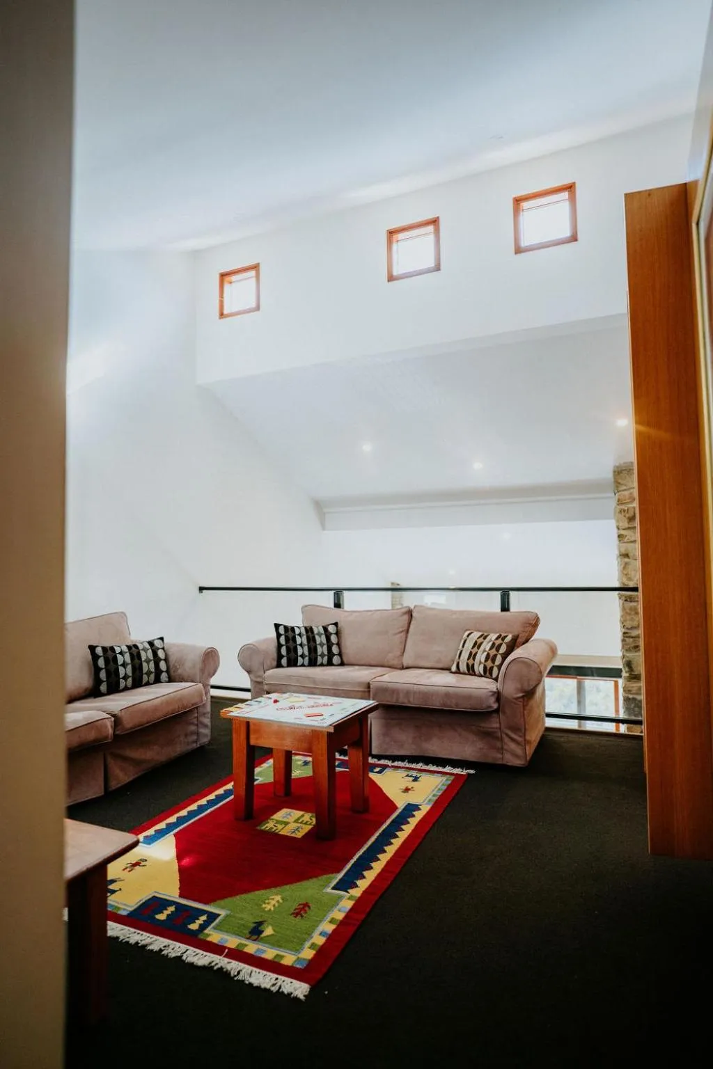 Seating area in Alpine Woodsmoke Apartments