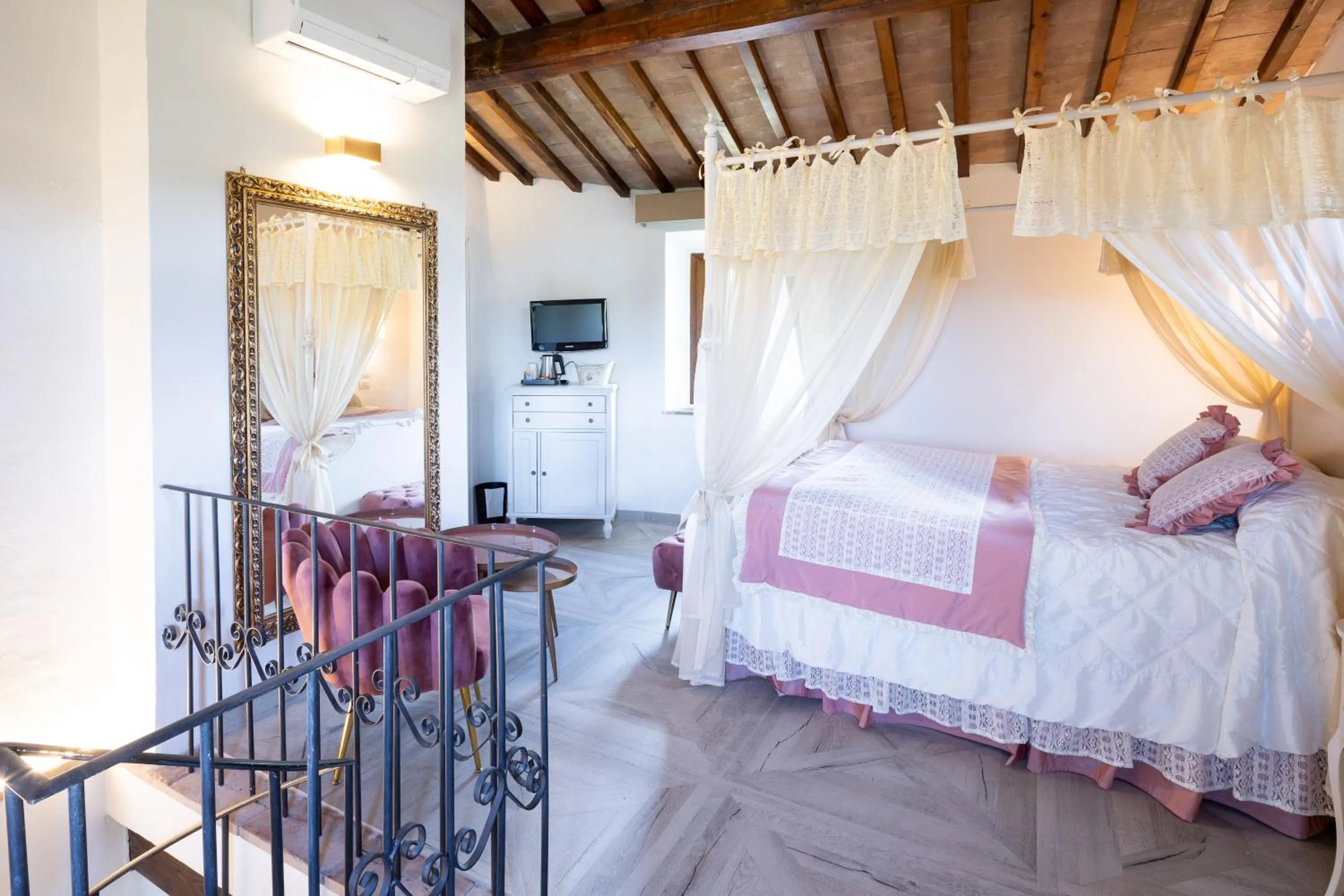 Bed in Il Castelluccio Country Resort Restaurant & SPA