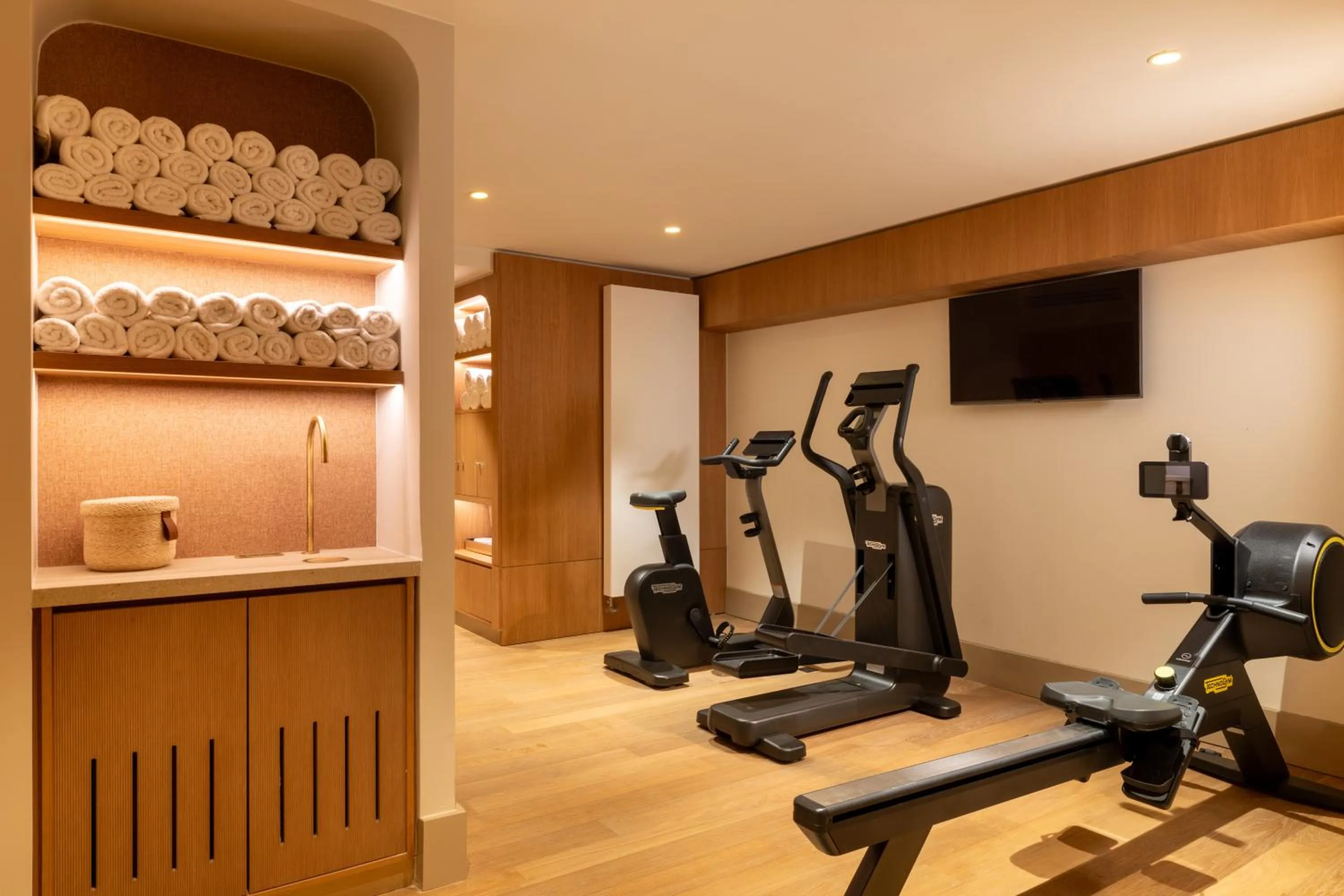 TV and multimedia in Hôtel Le Cardinal