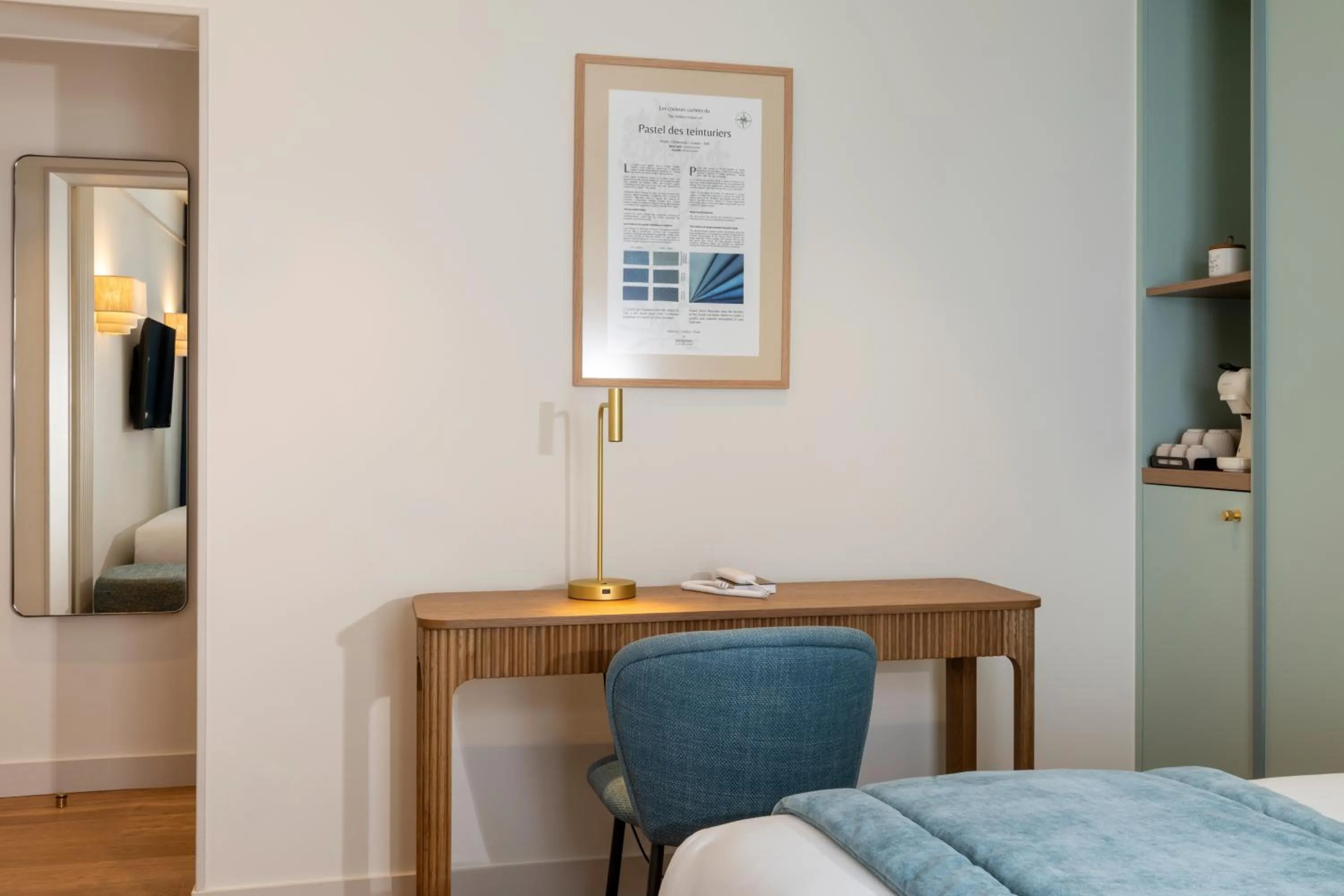 Decorative detail, Bed in Hôtel Le Cardinal