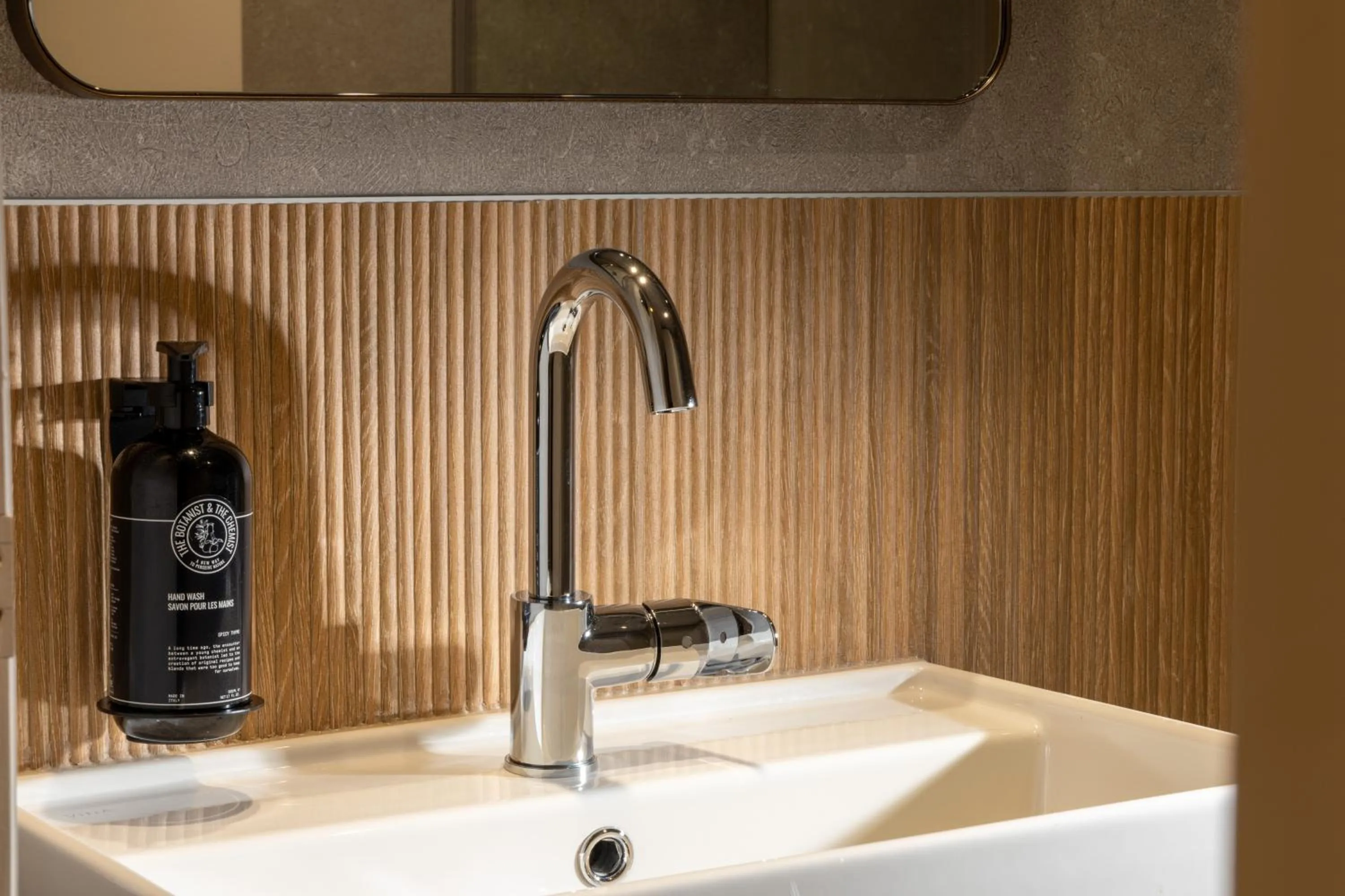 Bathroom in Hôtel Le Cardinal