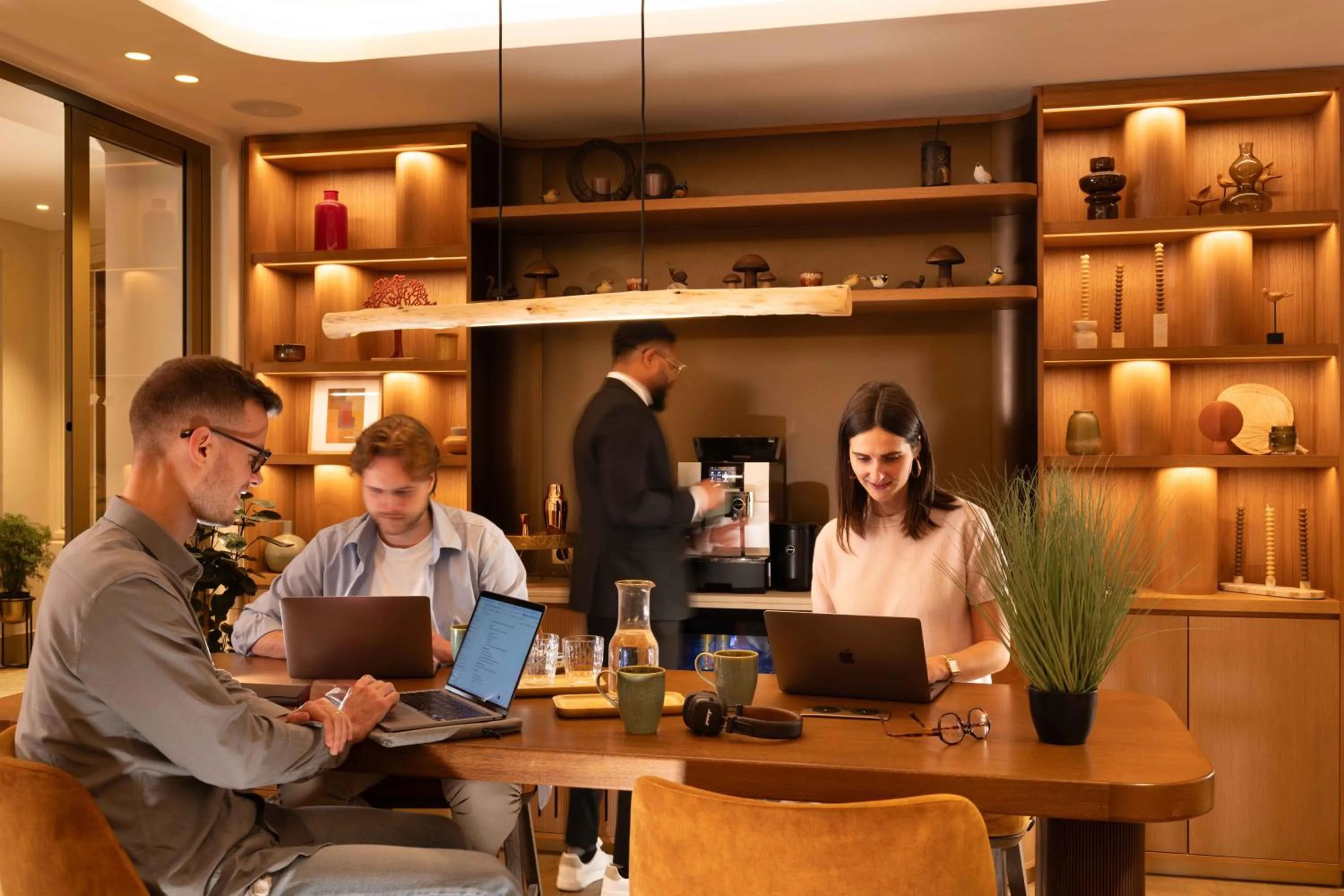 Lounge or bar in Hôtel Le Cardinal