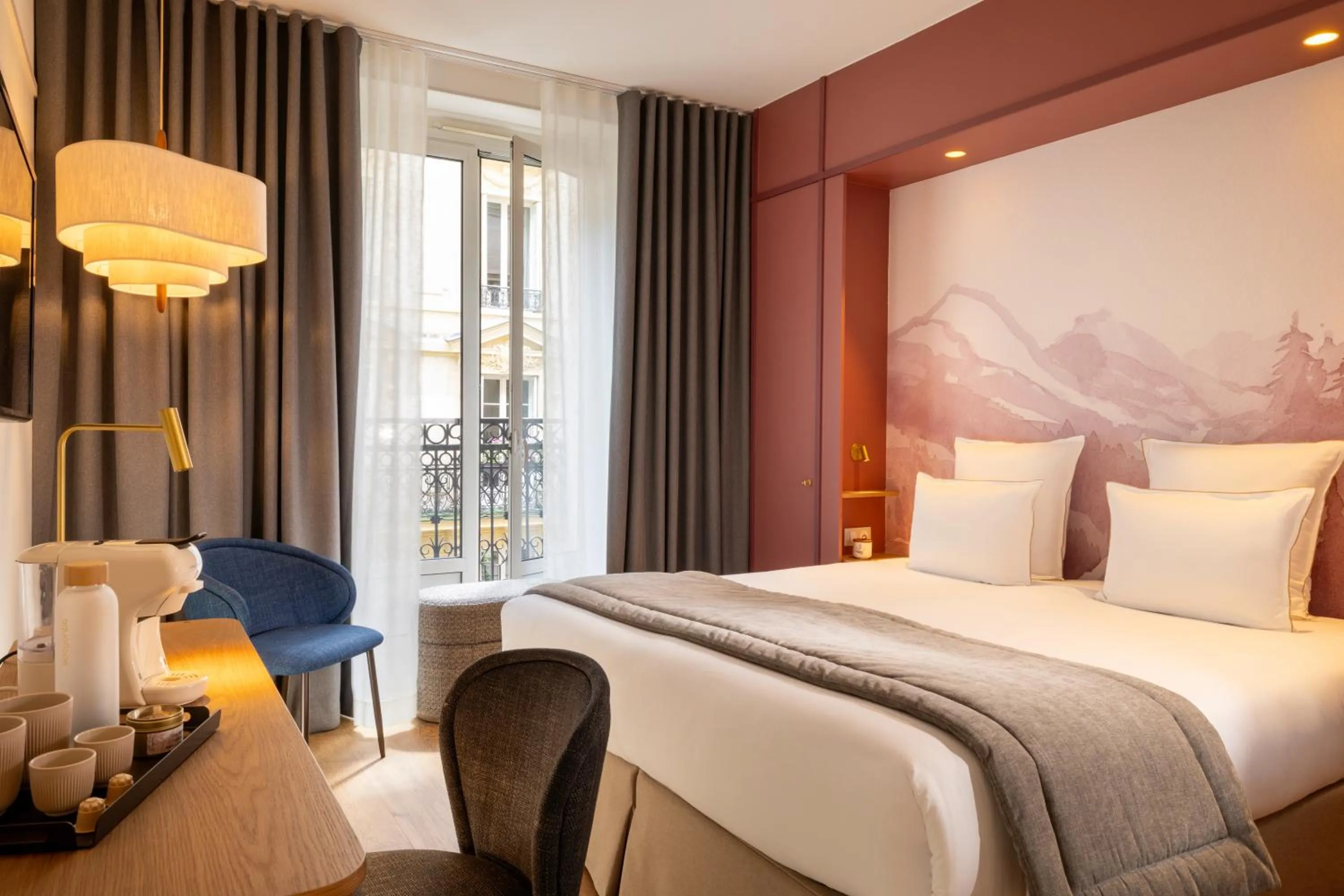 Bed in Hôtel Le Cardinal