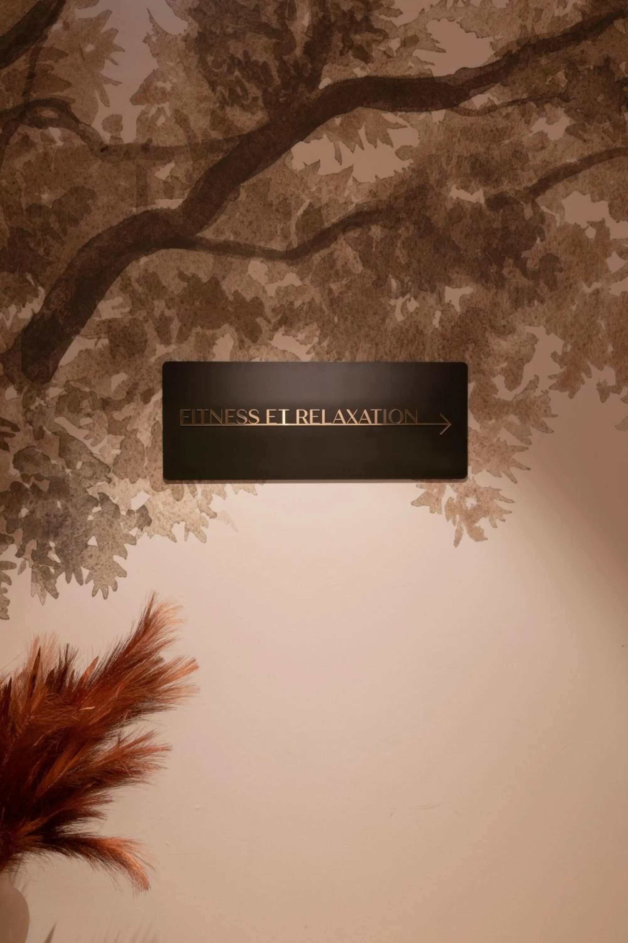 Text overlay in Hôtel Le Cardinal