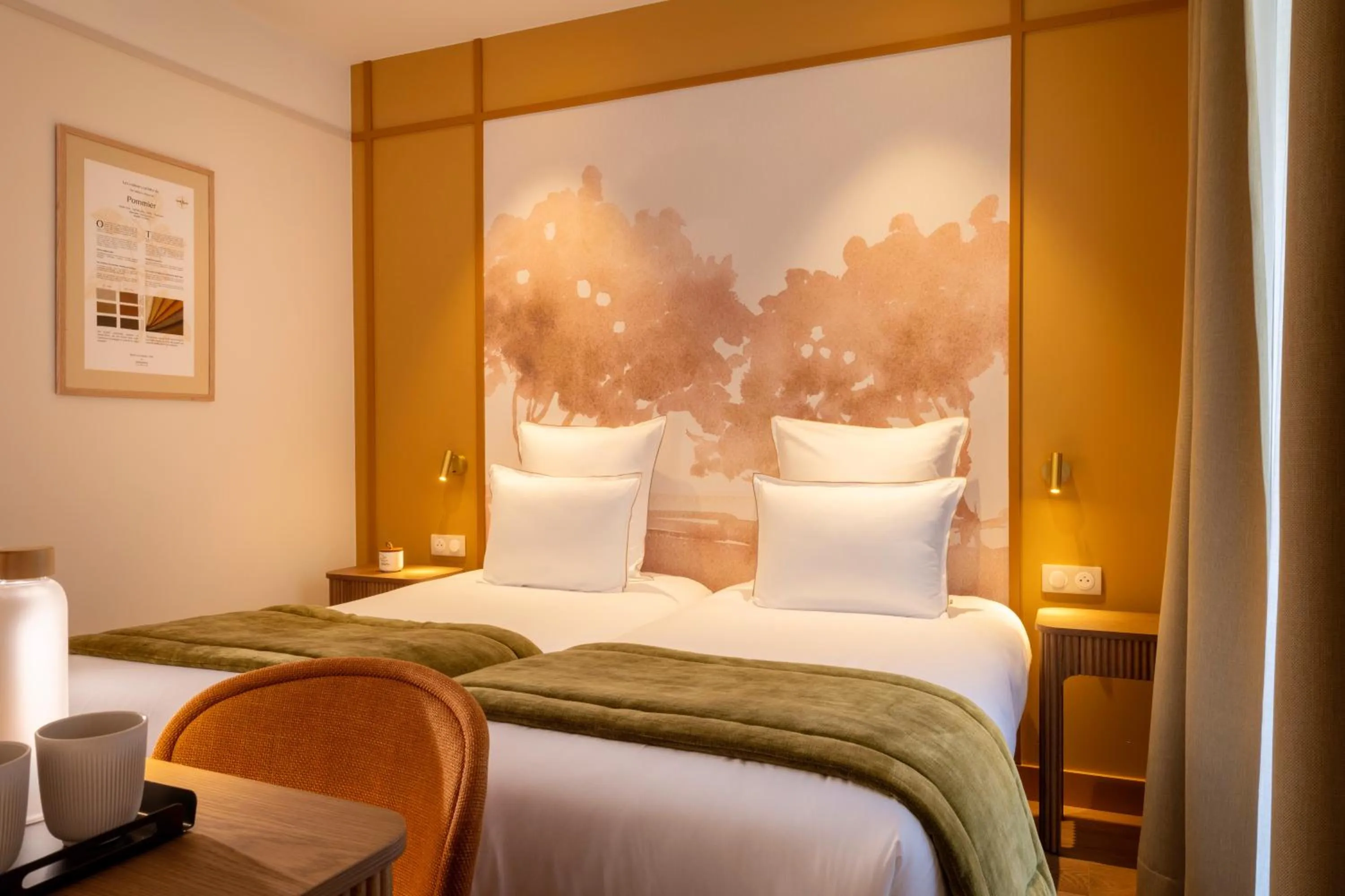 Photo of the whole room, Bed in Hôtel Le Cardinal