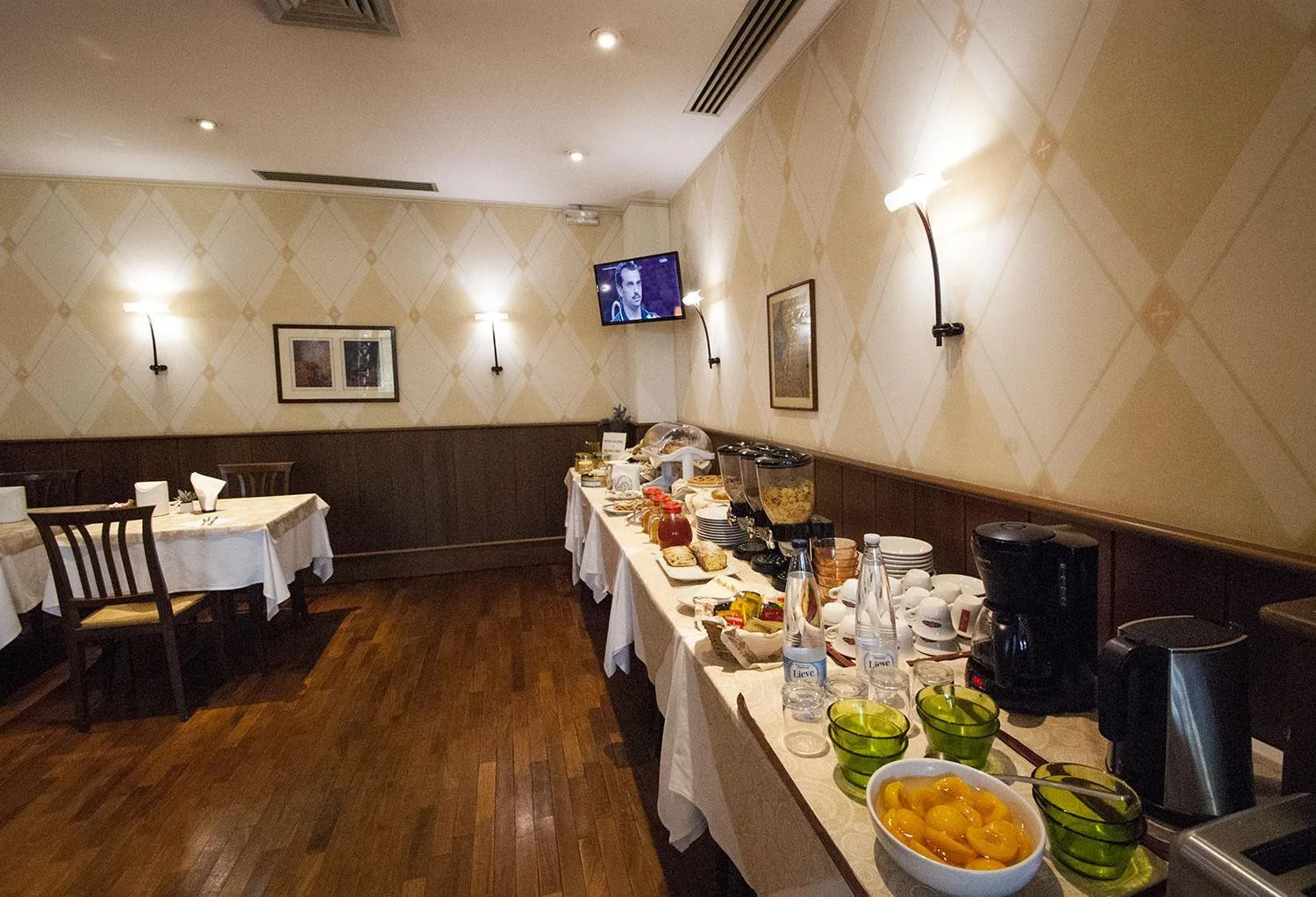 Buffet breakfast in Hotel Italia