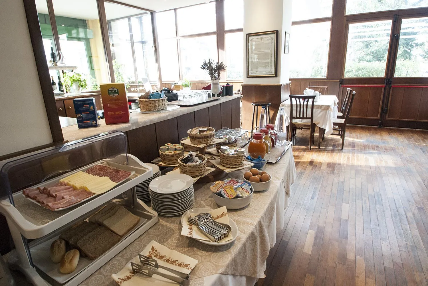 Buffet breakfast in Hotel Italia