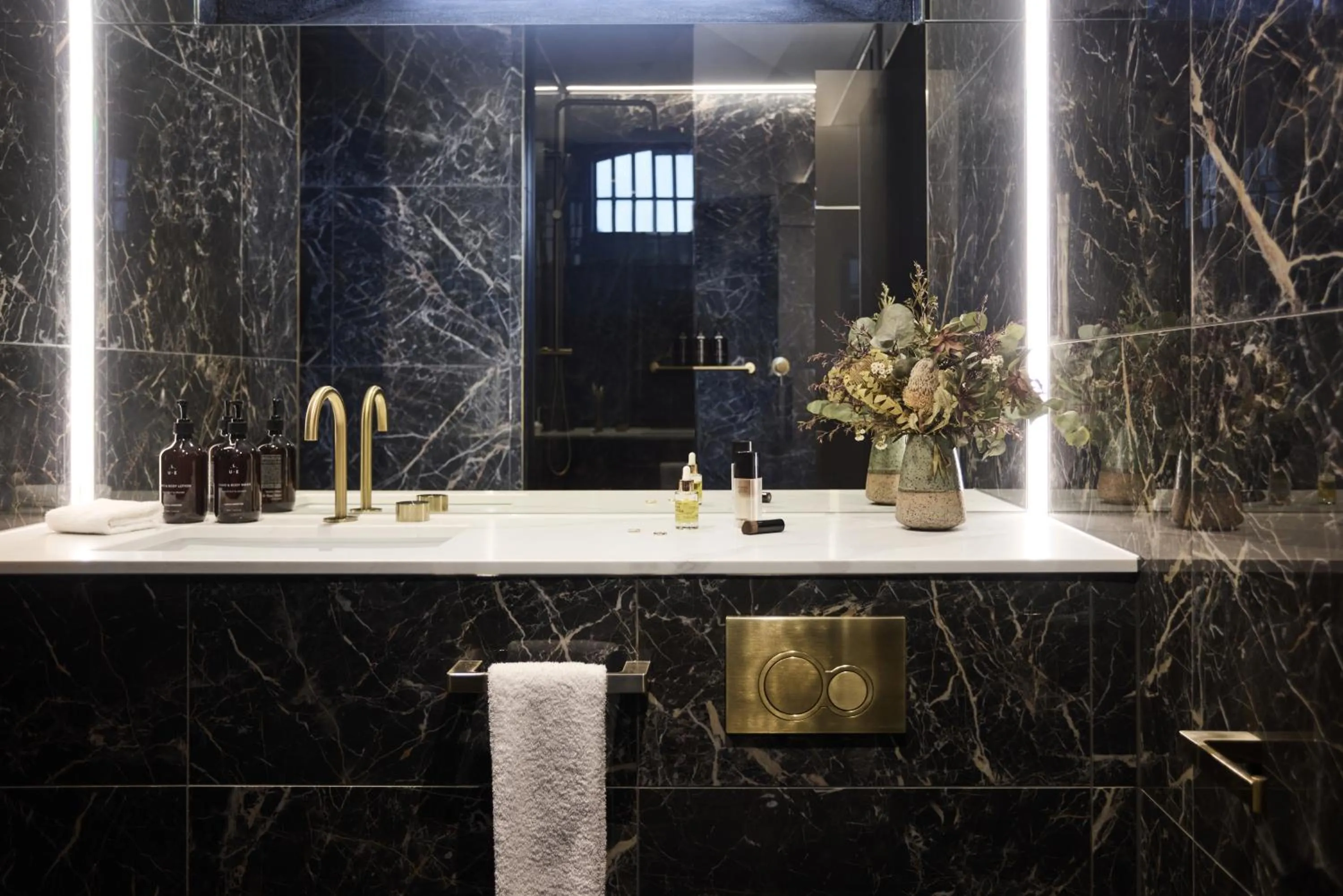 Bathroom in Adina Apartment Hotel Melbourne, Pentridge