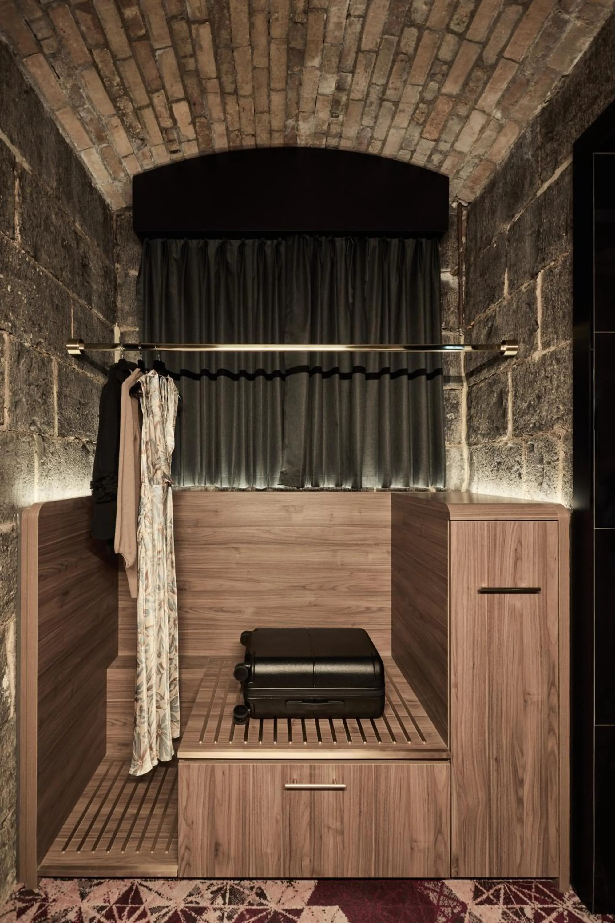 wardrobe in Adina Apartment Hotel Melbourne, Pentridge