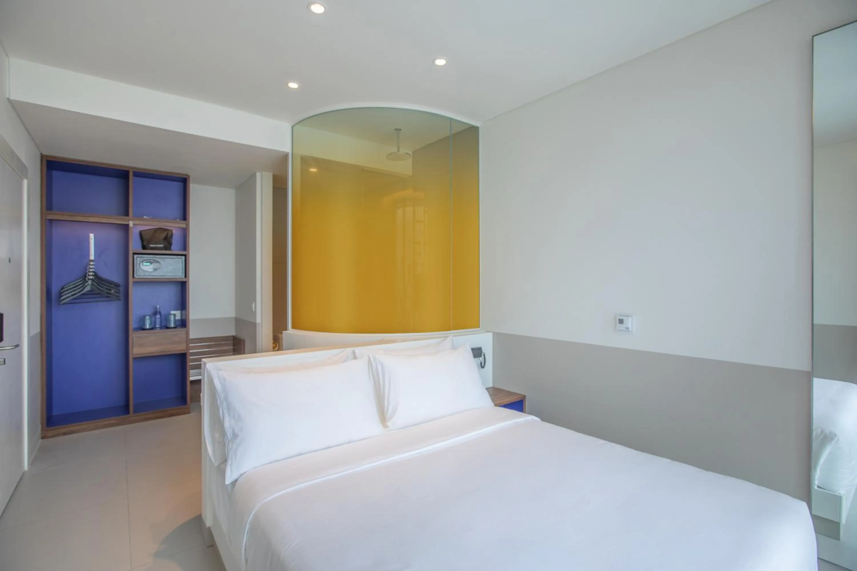 Deluxe Queen Room in Wink Hotel Danang Centre - 24hrs Stay
