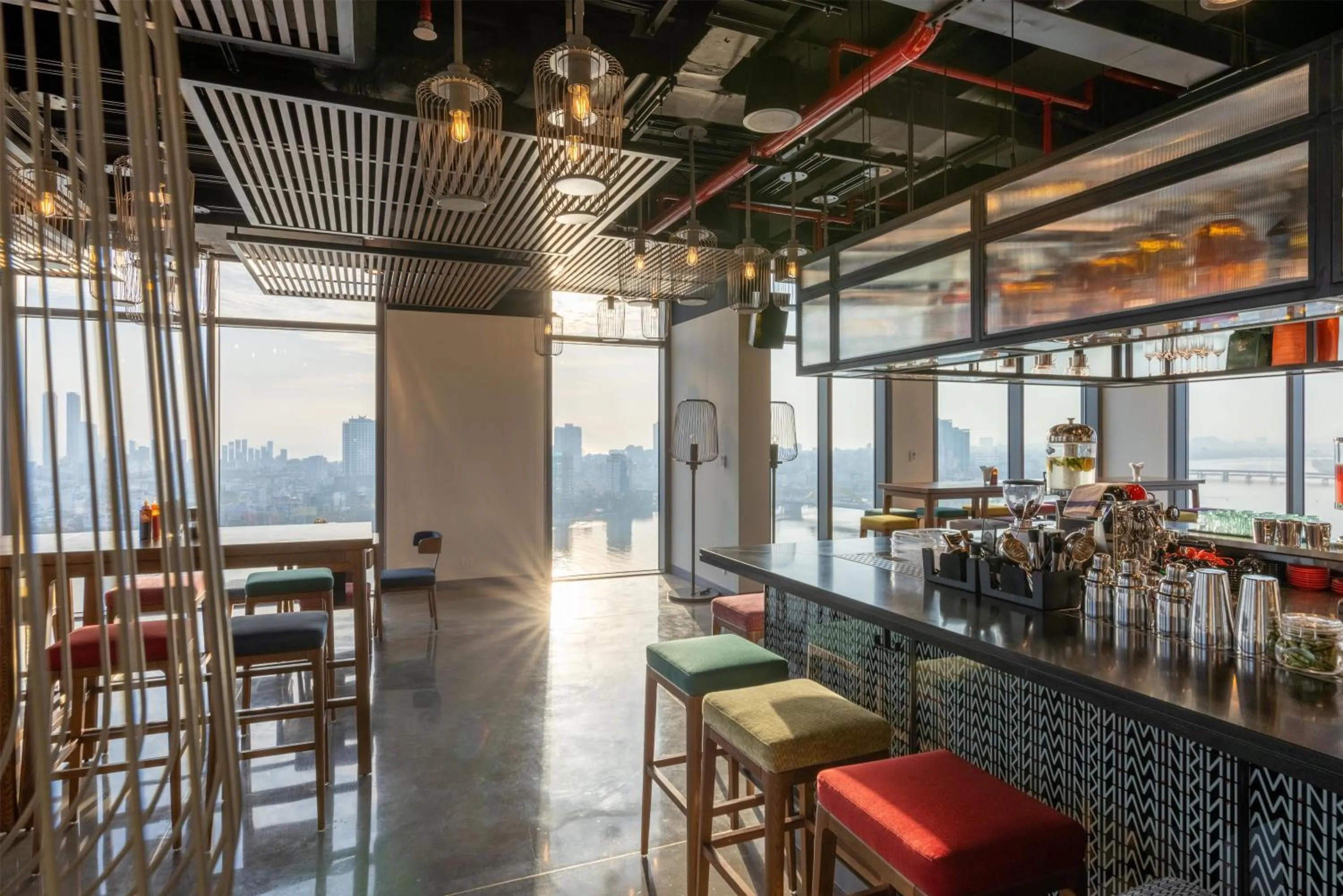 Lounge or bar in Wink Danang Centre, Unscripted by Hyatt - 24 Hours stay