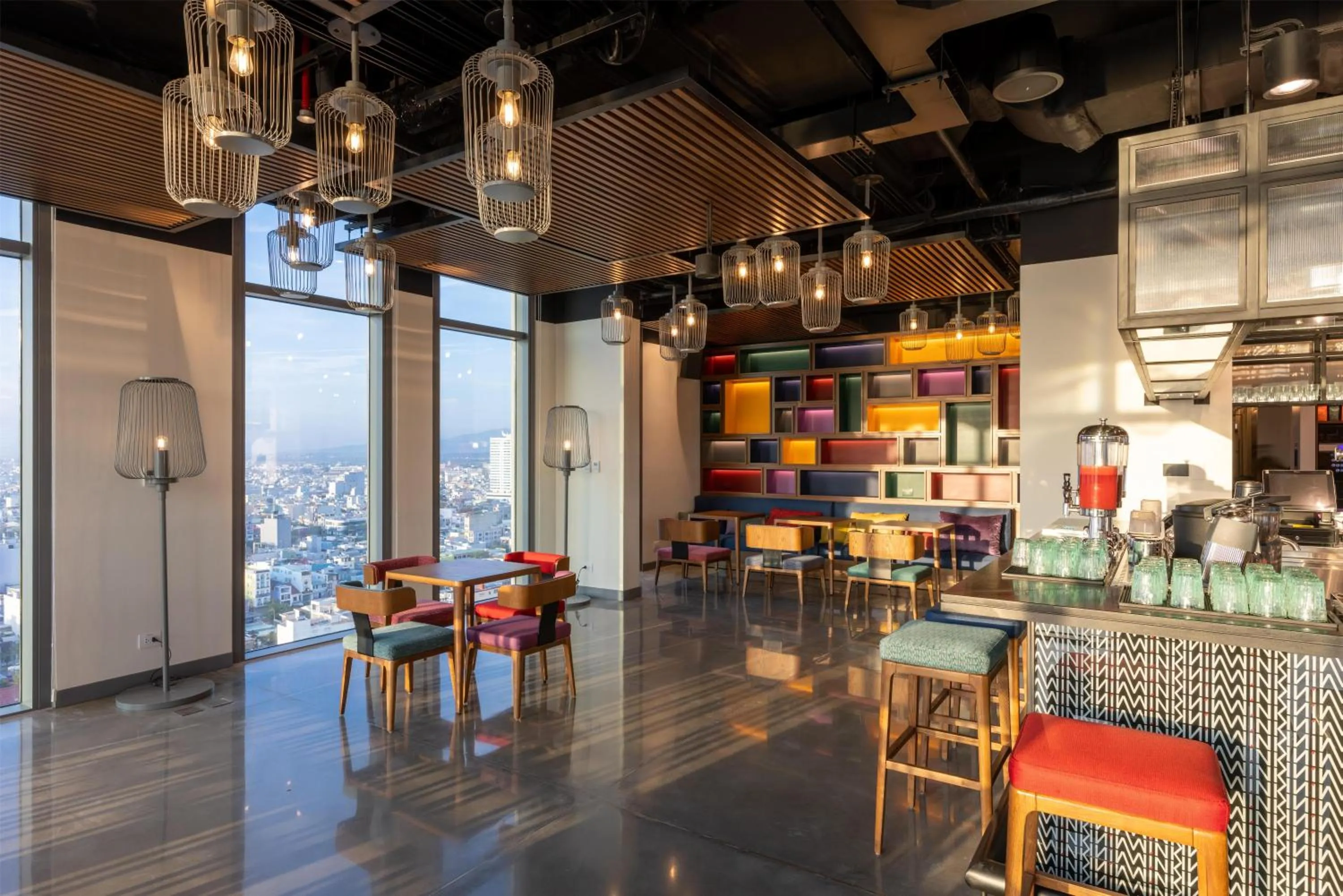 Lounge or bar in Wink Danang Centre, Unscripted by Hyatt - 24 Hours stay