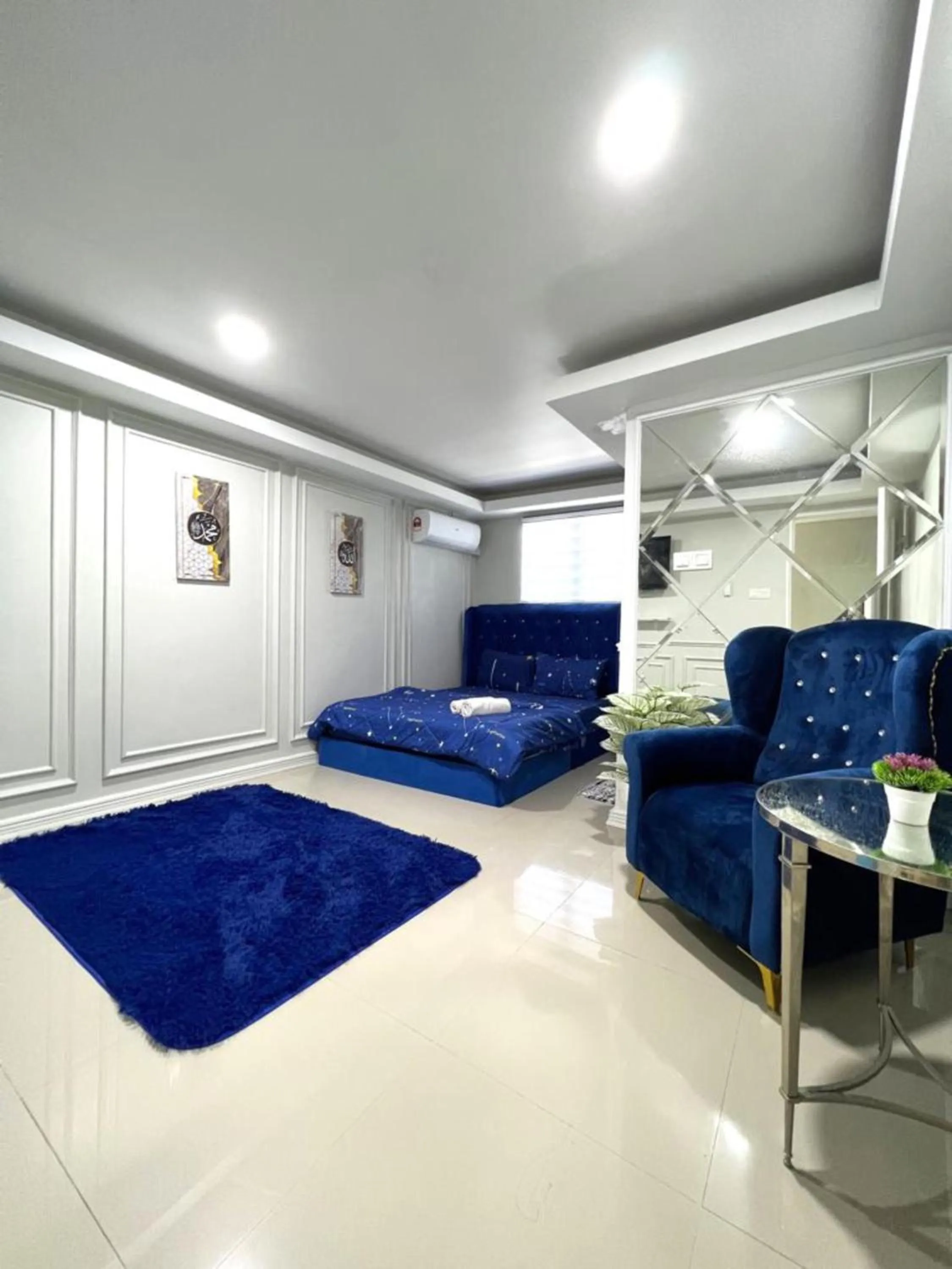 Bedroom in RD Legend Hotel