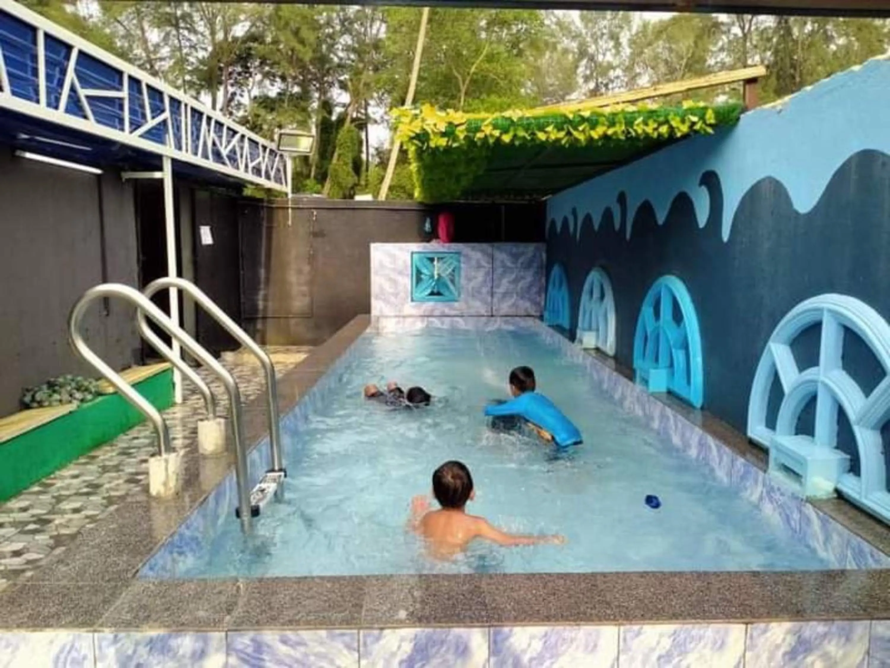 Swimming pool in RD Legend Hotel