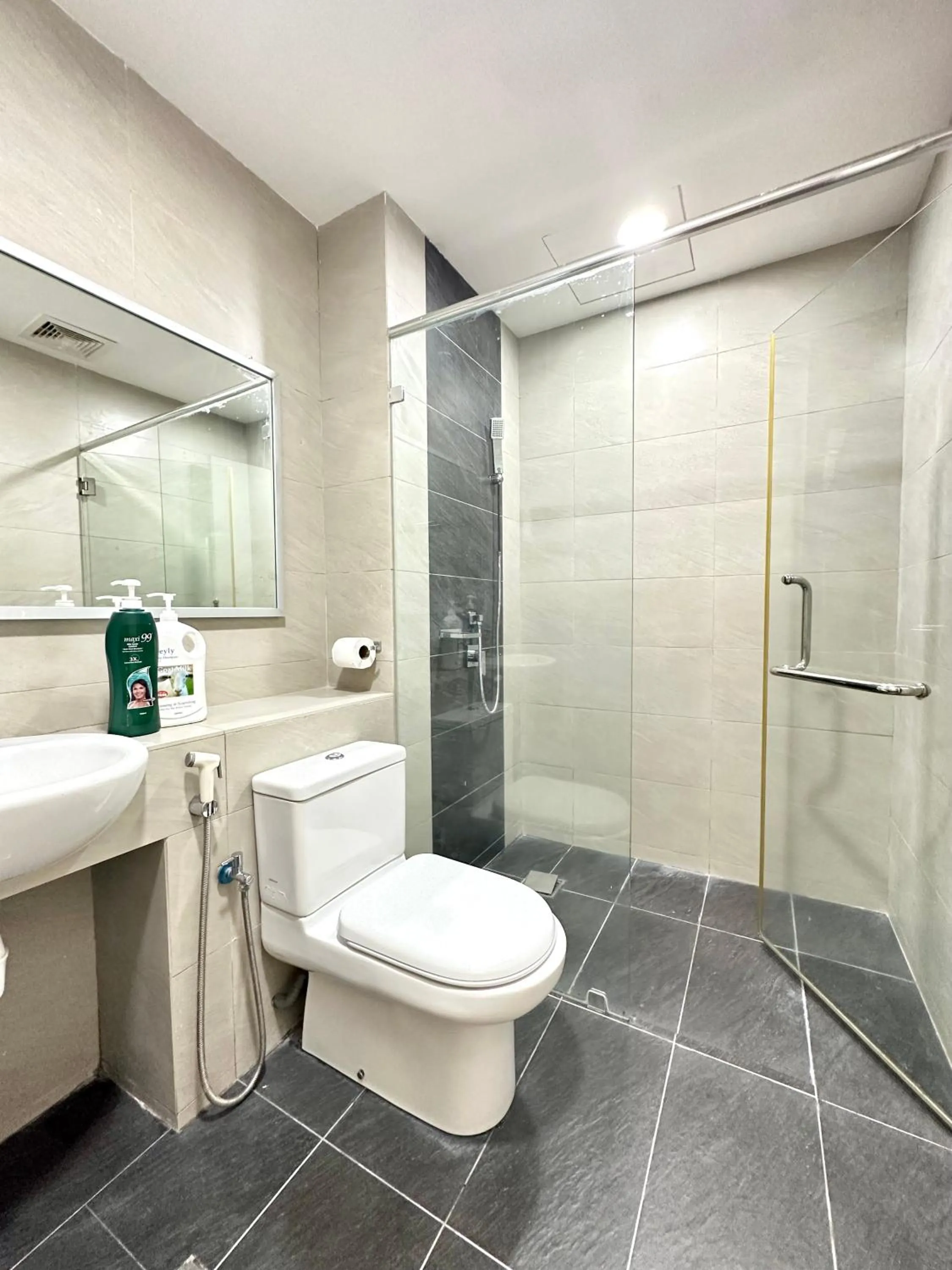 Shower in AJ Suites @ Loft Imago KK