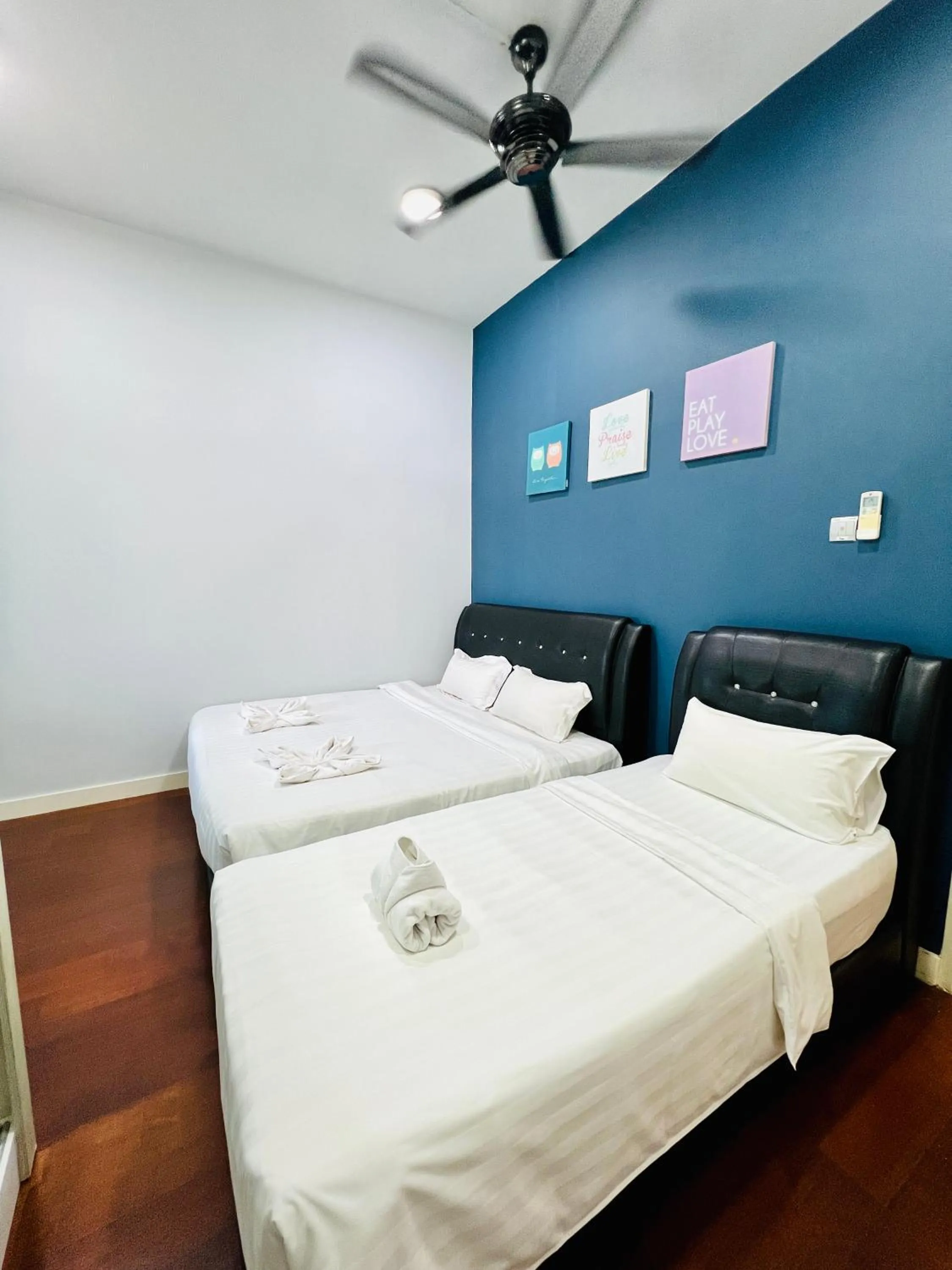 Bed in AJ Suites @ Loft Imago KK