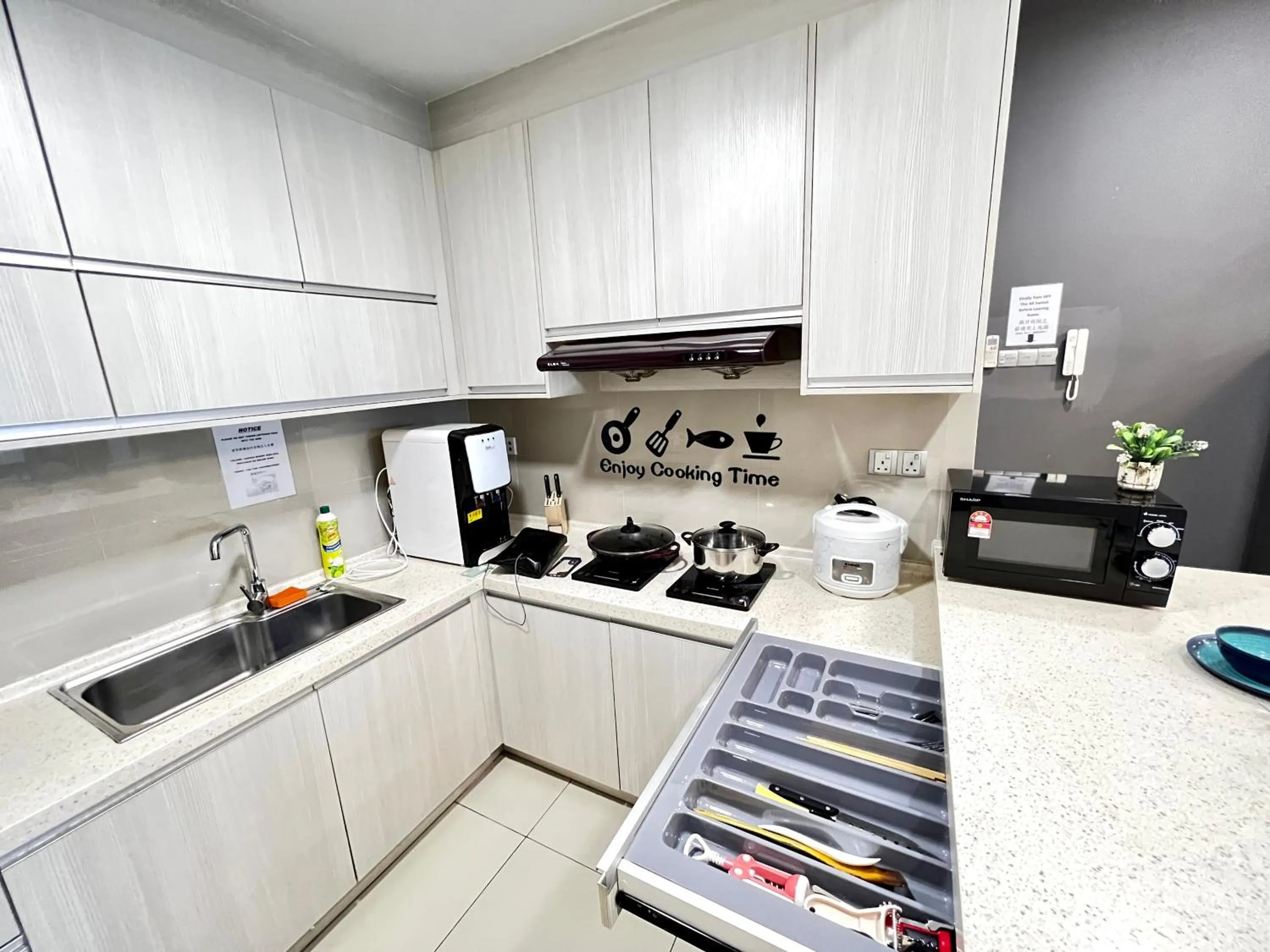 Kitchen or kitchenette in AJ Suites @ Loft Imago KK