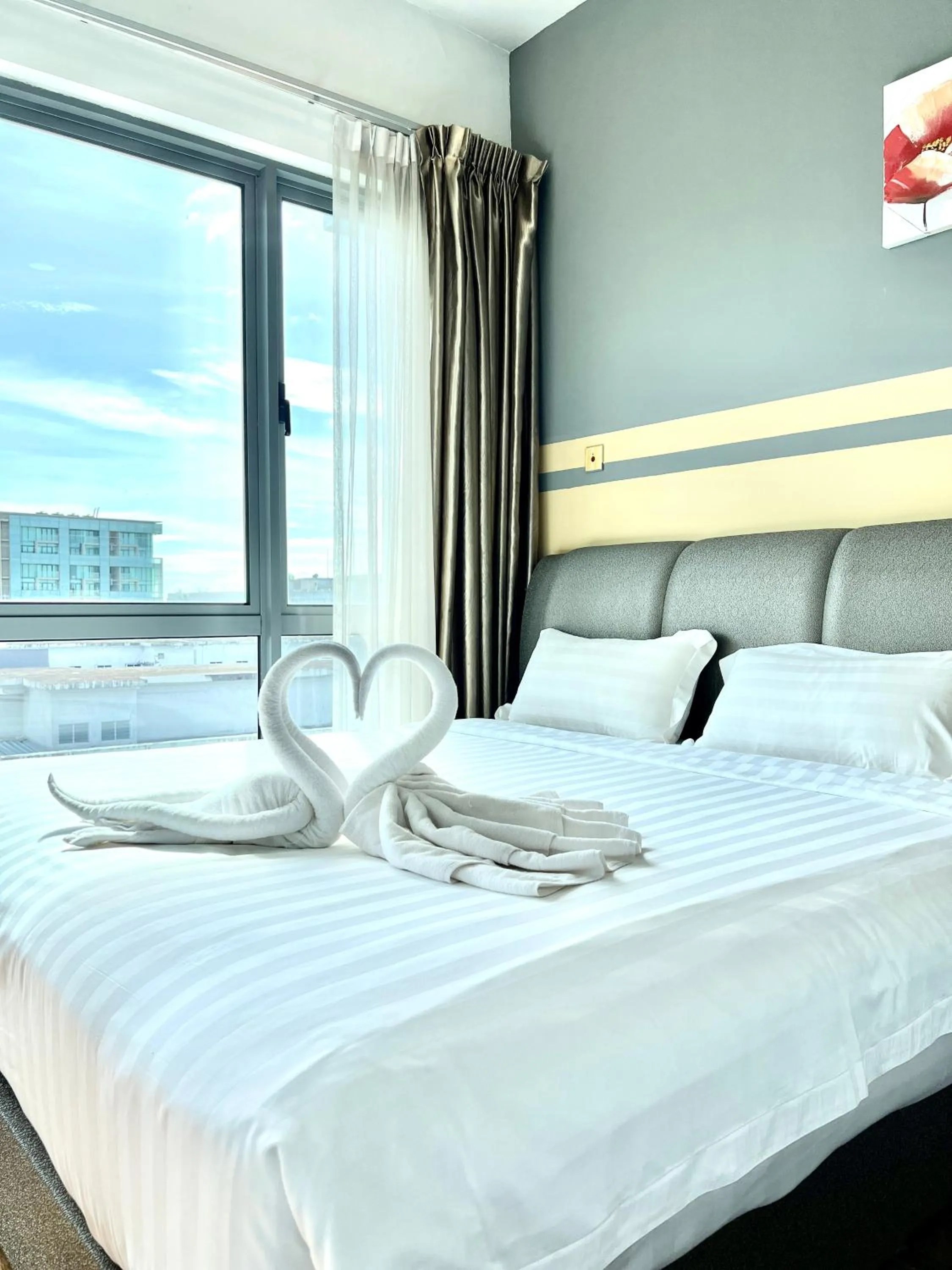 Bed in AJ Suites @ Loft Imago KK
