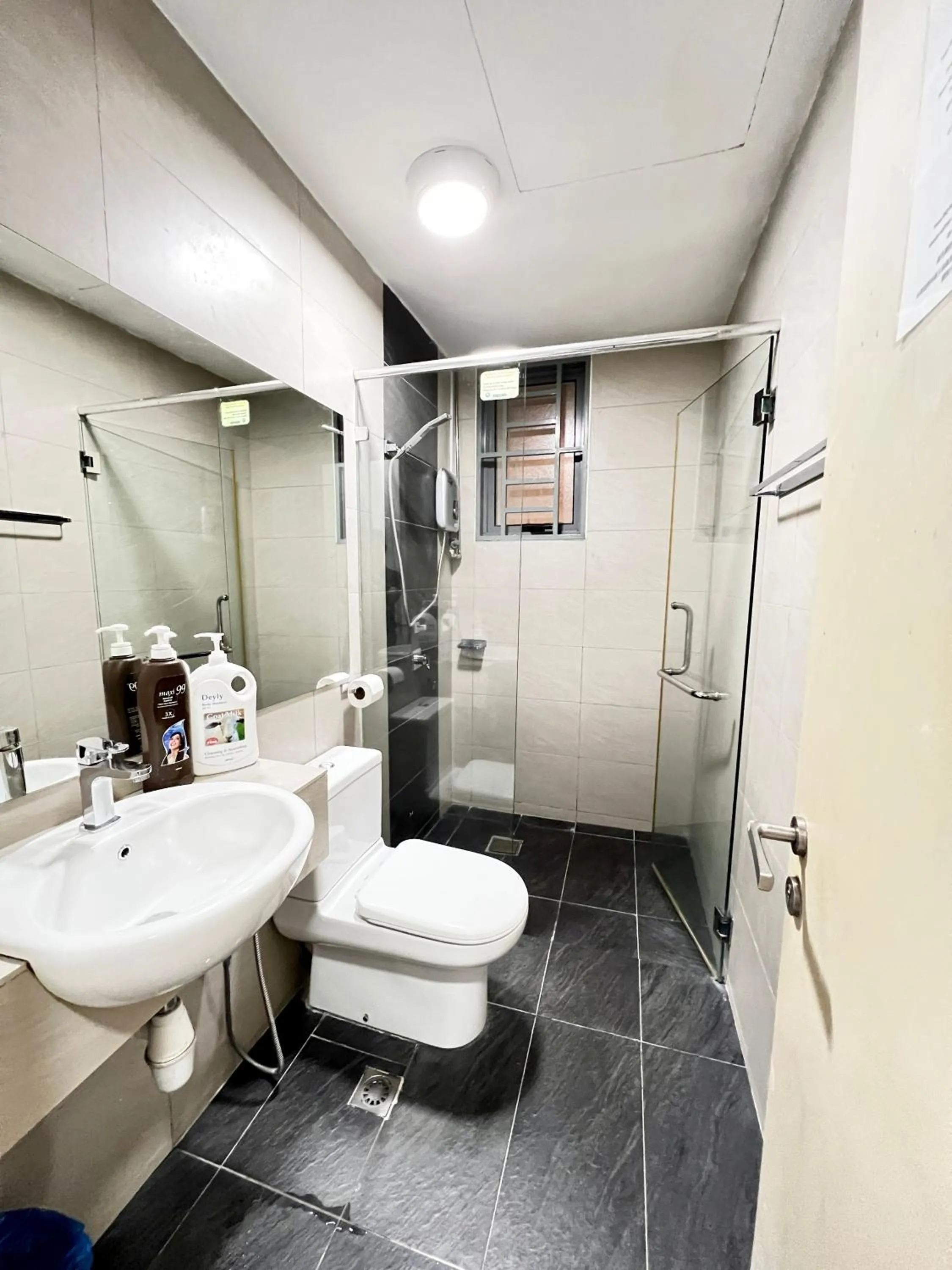 Shower in AJ Suites @ Loft Imago KK