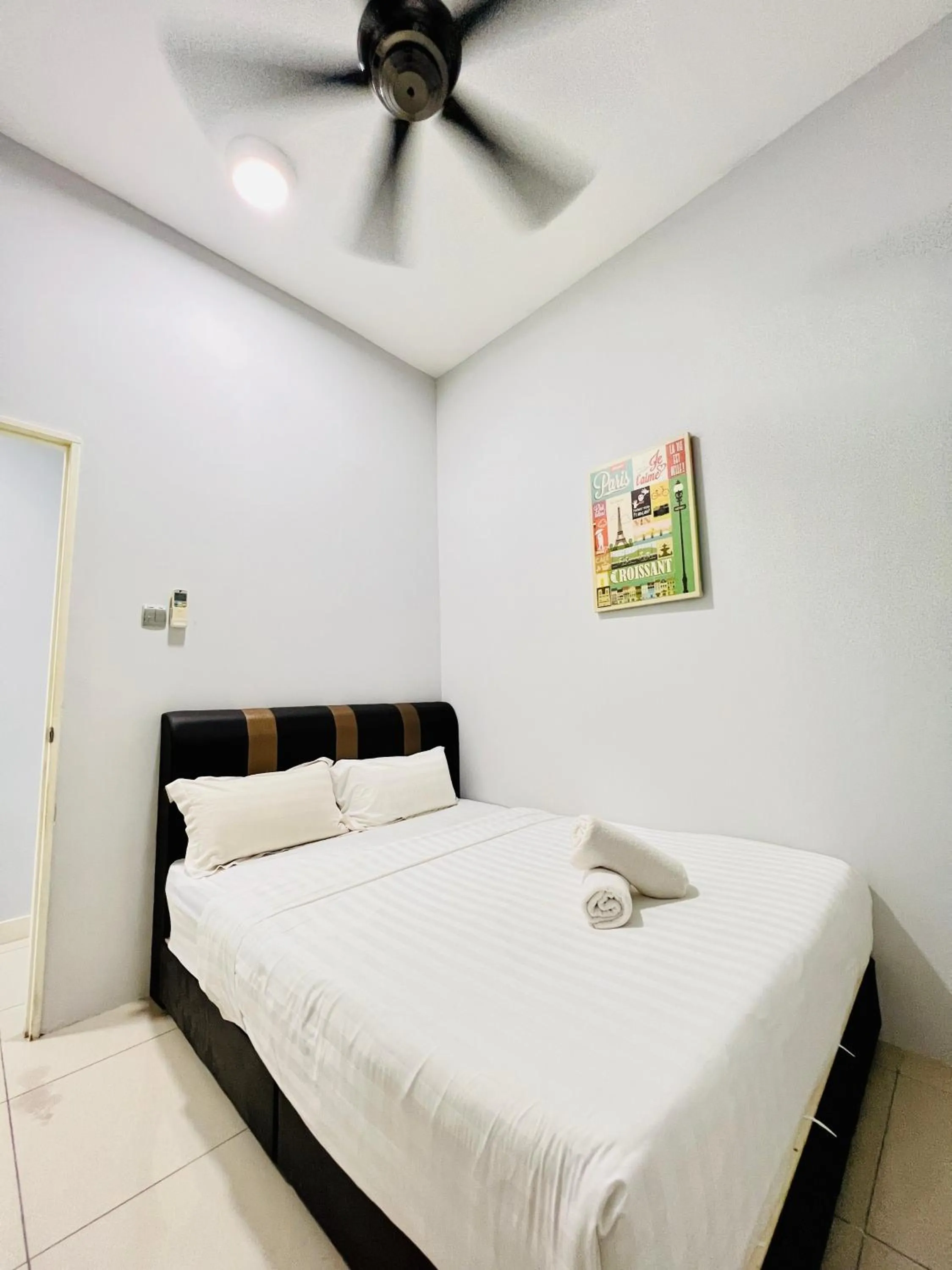 Bed in AJ Suites @ Loft Imago KK