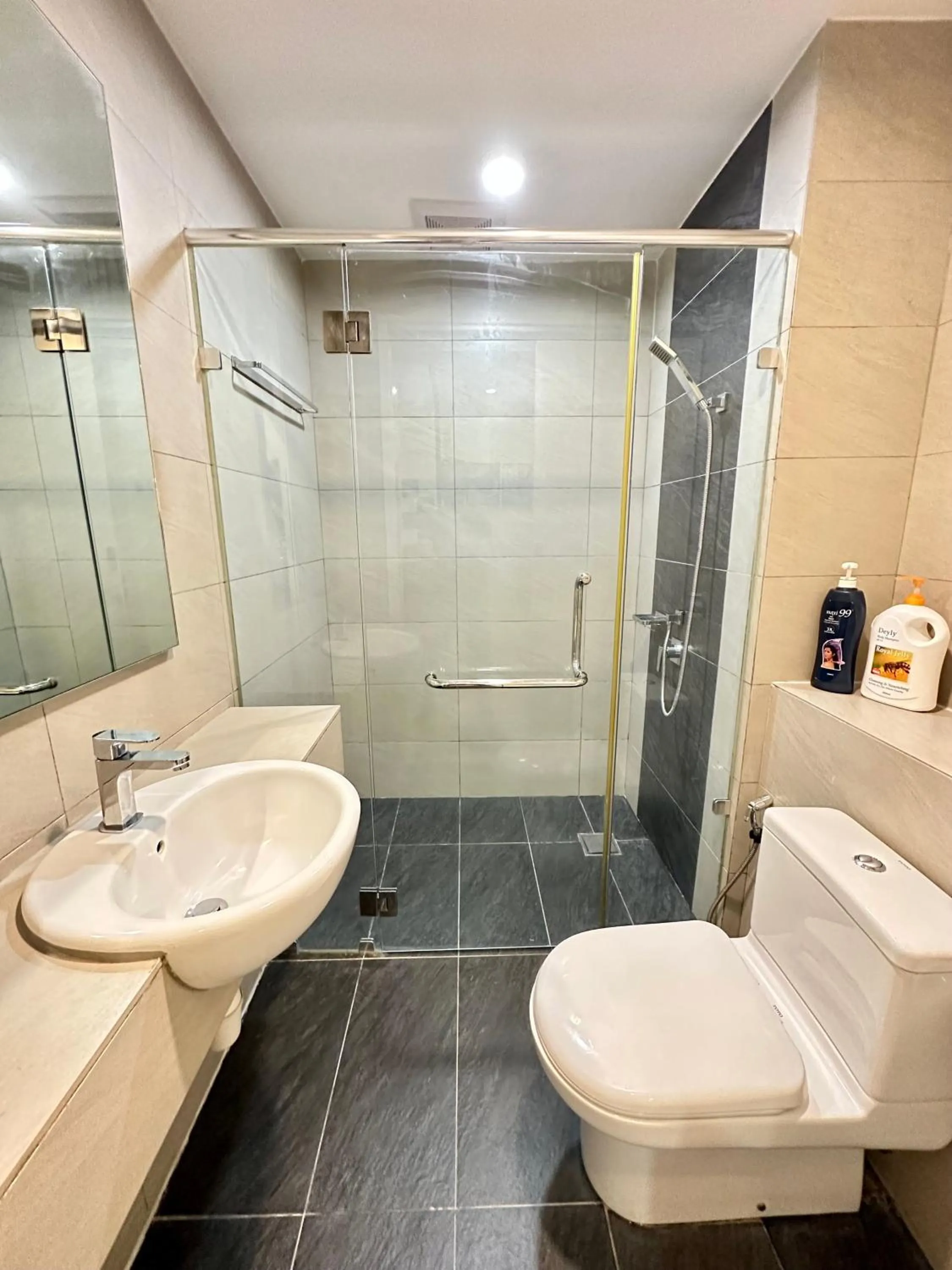 Shower in AJ Suites @ Loft Imago KK