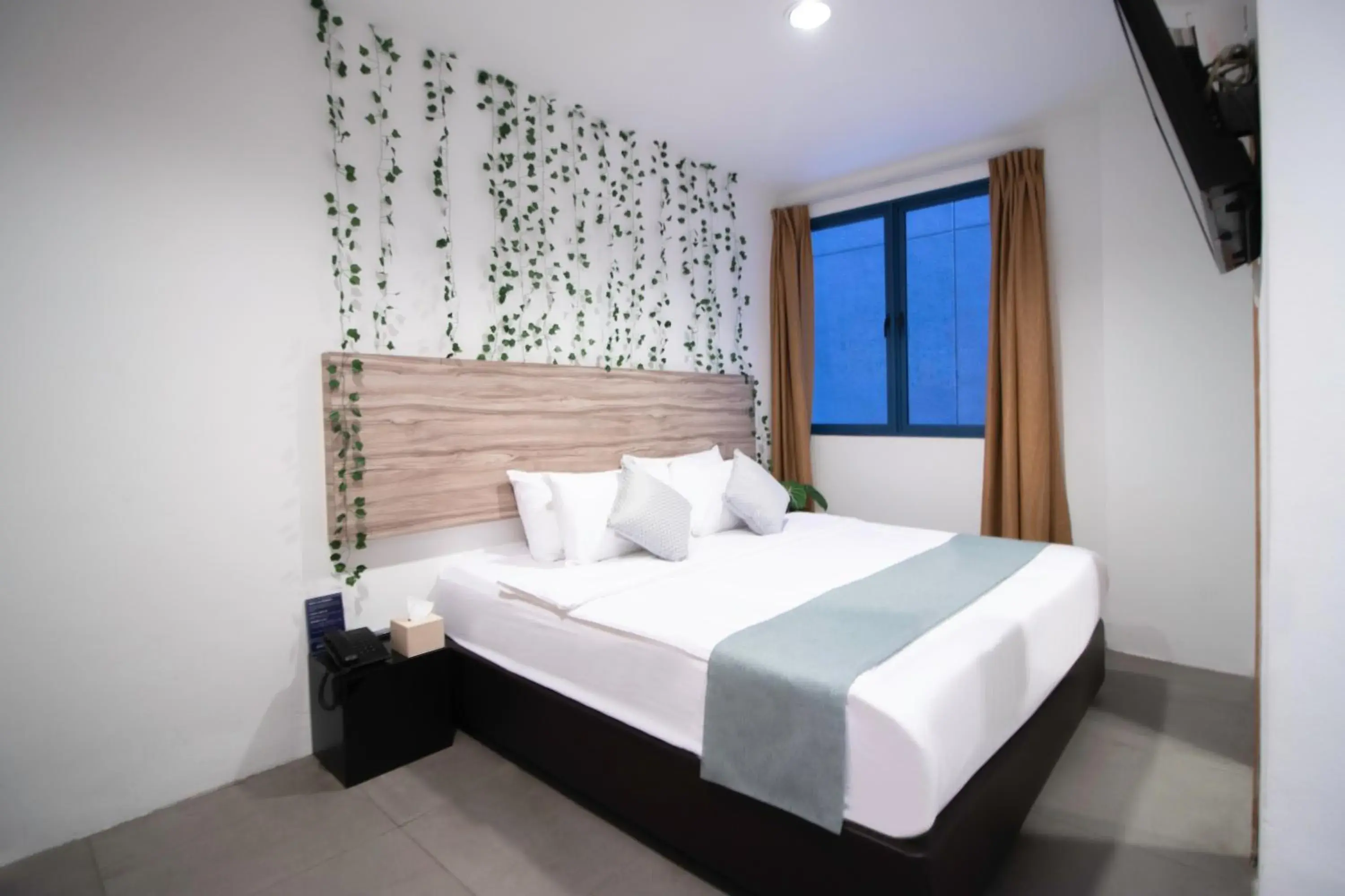 Superior King Room in Victoria Hotel a NuVe Group Collection Superior King Room in Victoria Hotel a NuVe Group Collection