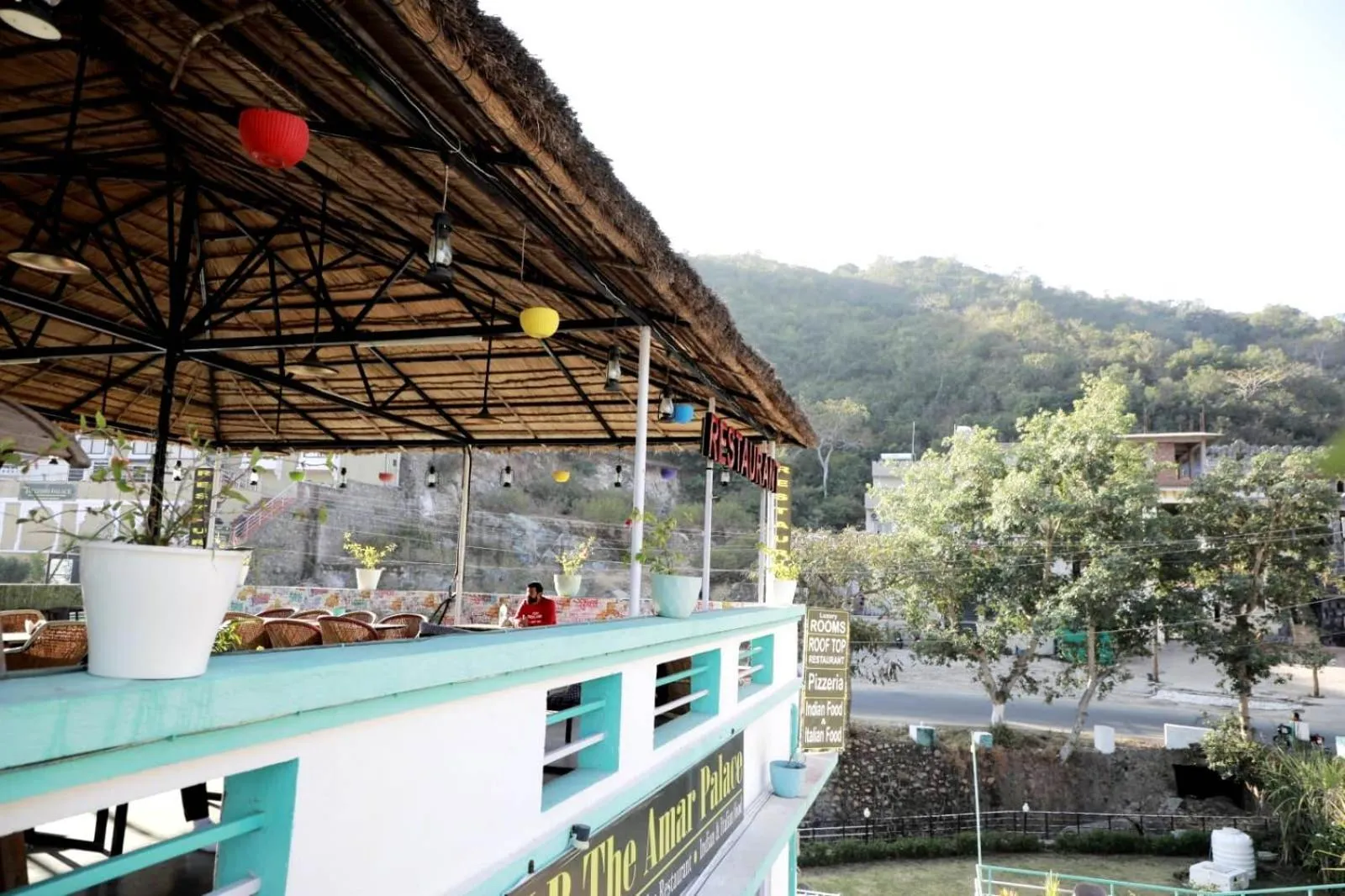 Restaurant/places to eat in LB The Amar Palace