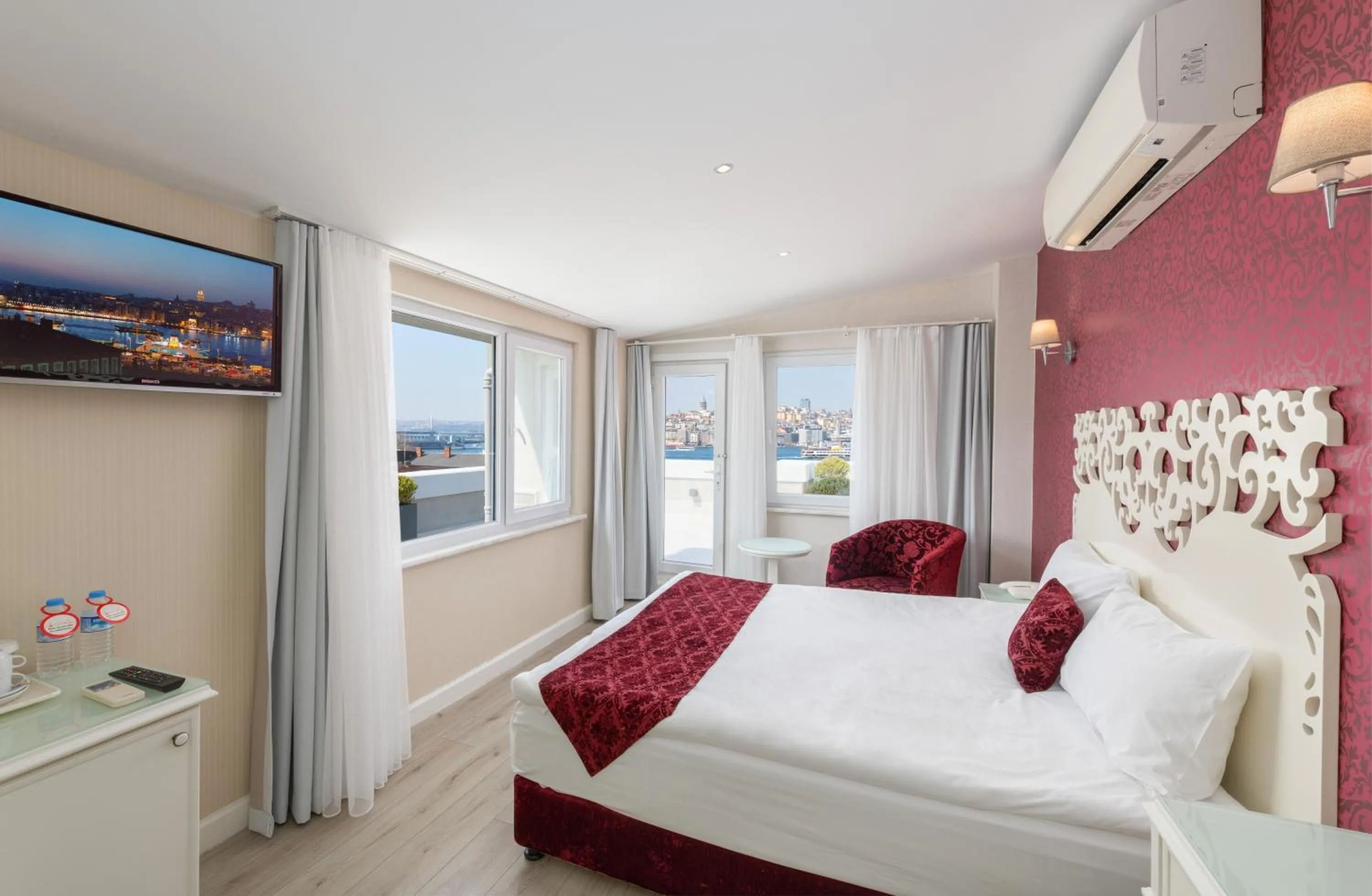 Communal lounge/ TV room, Bed in Dream Bosphorus Hotel